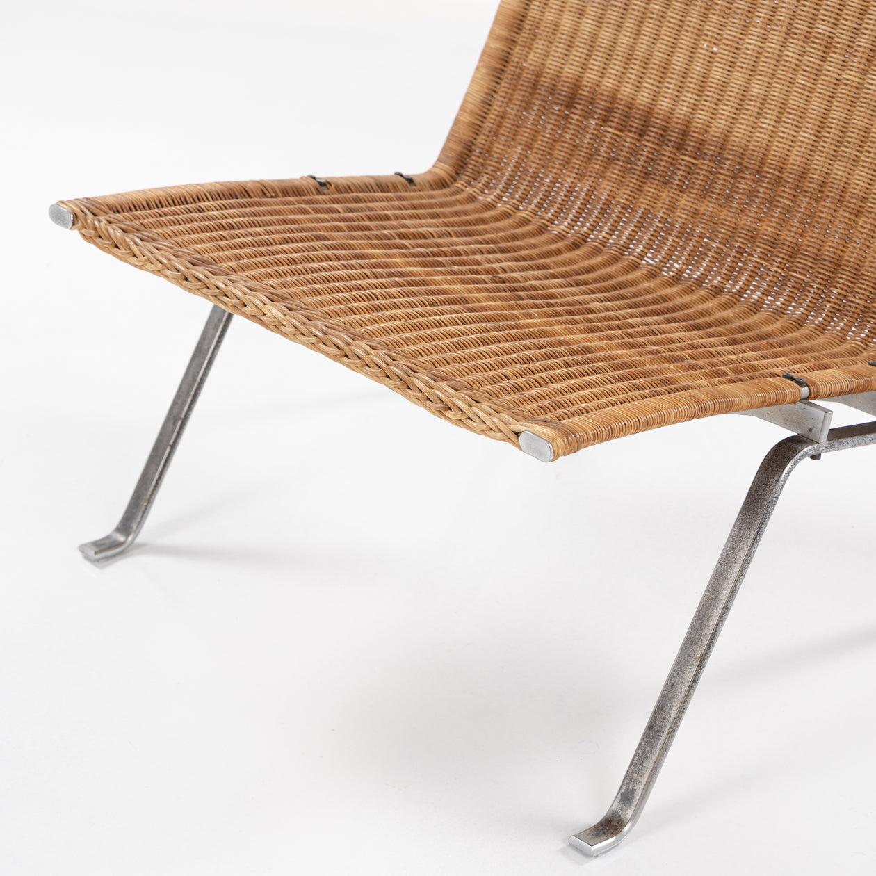Patinated PK 22 - Easy chair in patinated woven cane by Poul Kjærholm For Sale