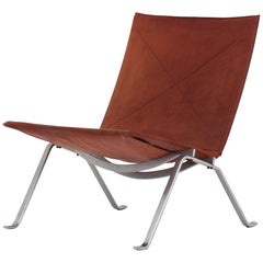 PK 22 en cuir cognac patiné. par Poul Kjærholm
