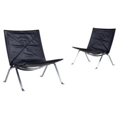 PK 22 - Pair of easy chair in black leather by Poul Kjærholm