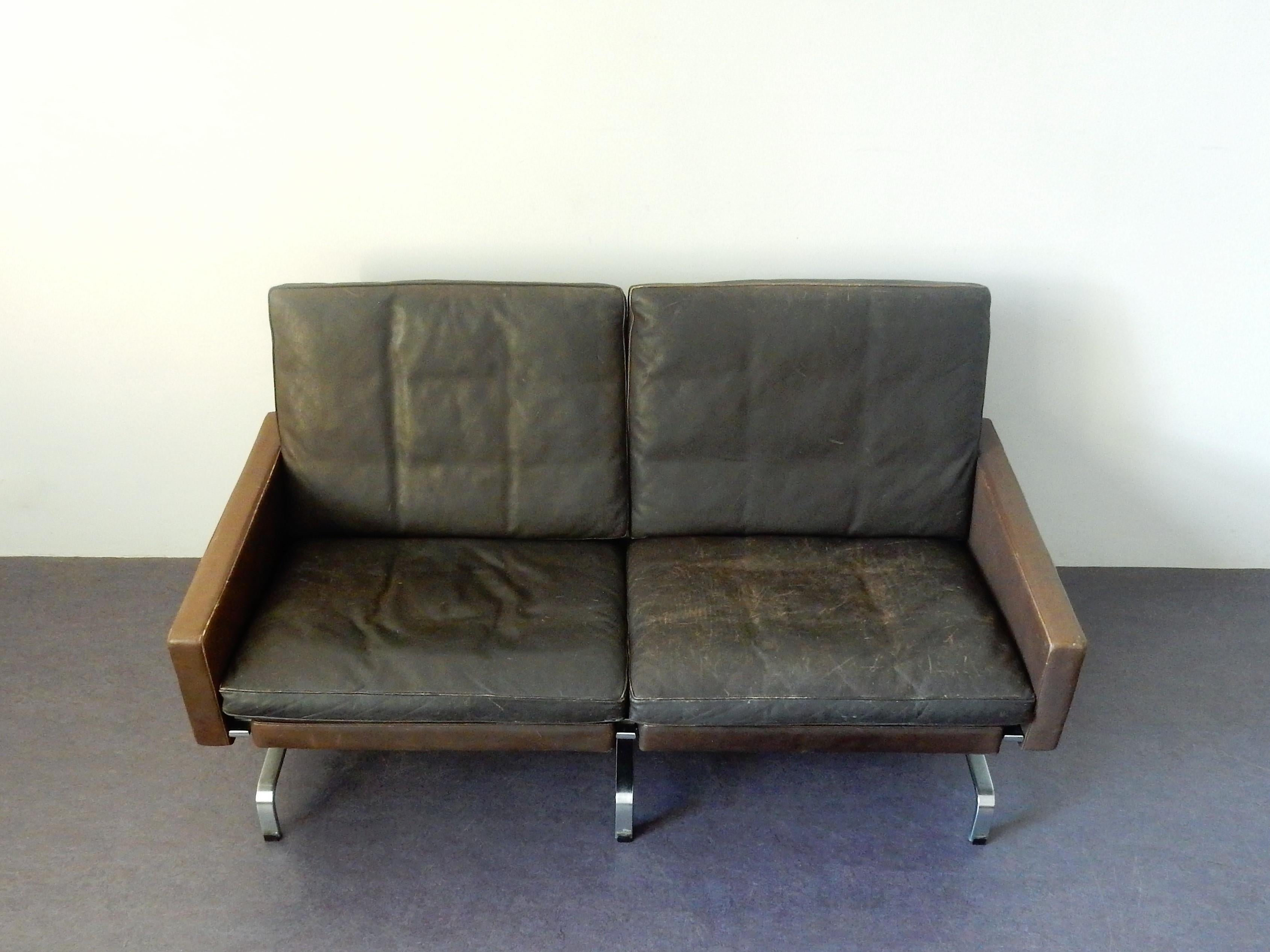 This sofa was once placed in a bank building in Denmark. It is completely original and marked with the original marking of E. Kold Christensen on the bottom bar.
The dark brown leather has a great patina that shows age and use and tells the story of