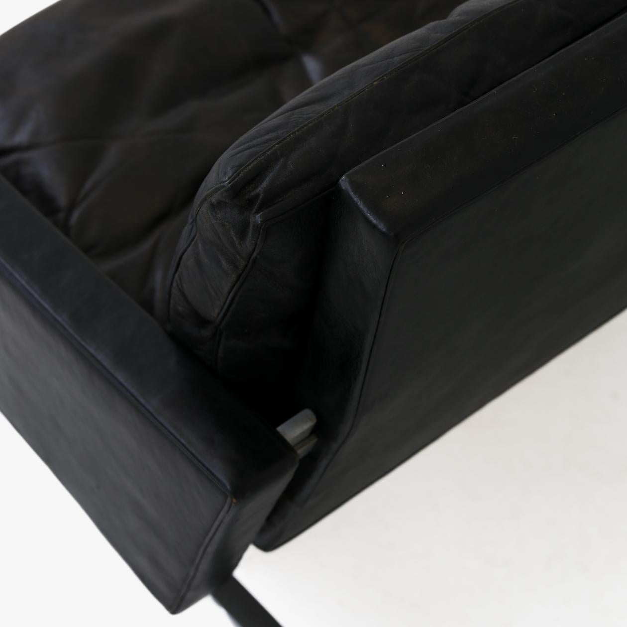 20th Century PK 31/2 Sofa in Black Patinated Leather For Sale