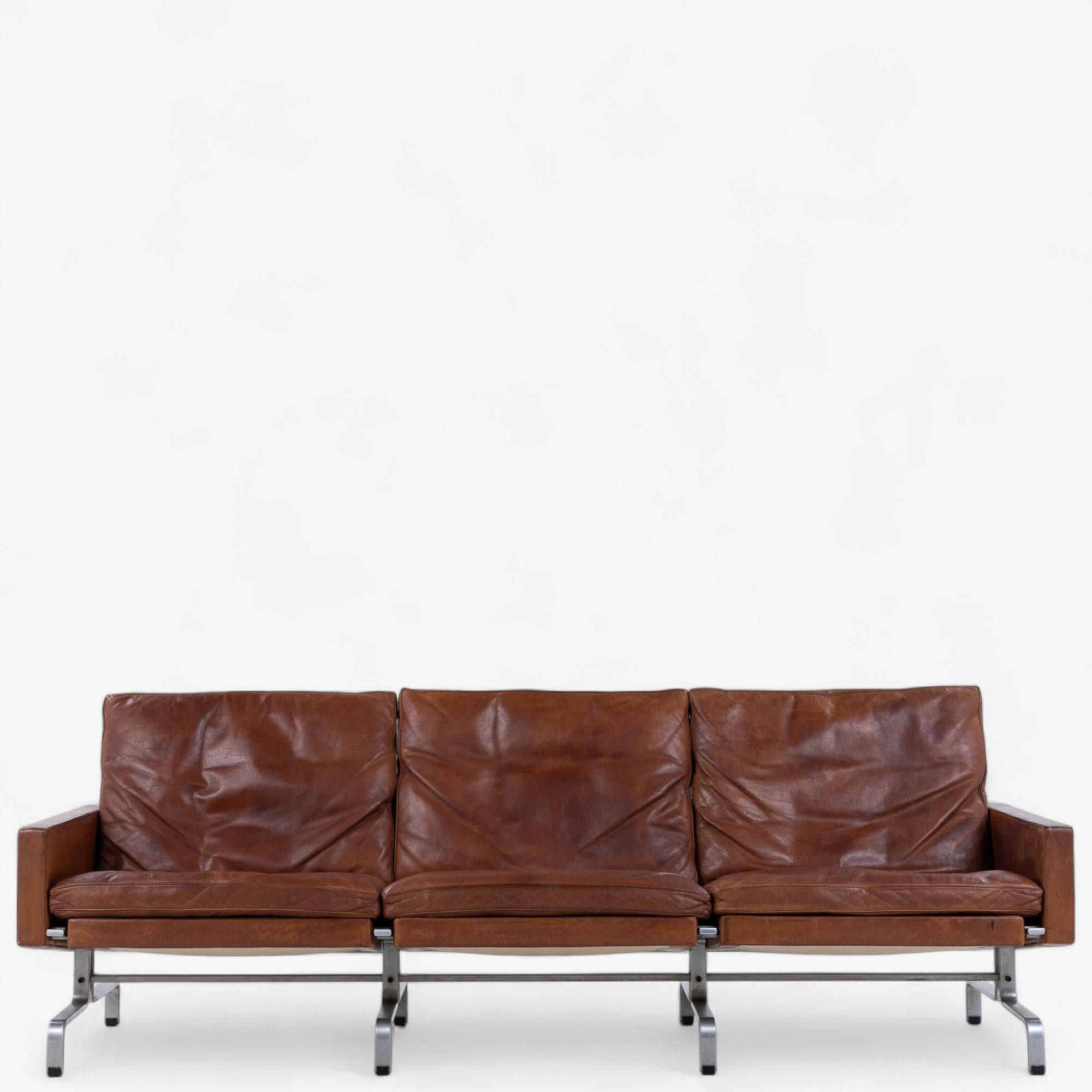 PK 31/3 - Canapé 3 places en cuir aniline patiné marron d'origine avec une structure en acier chromé. Conçu en 1958 par Poul Kjærholm pour E. Kold Christensen.