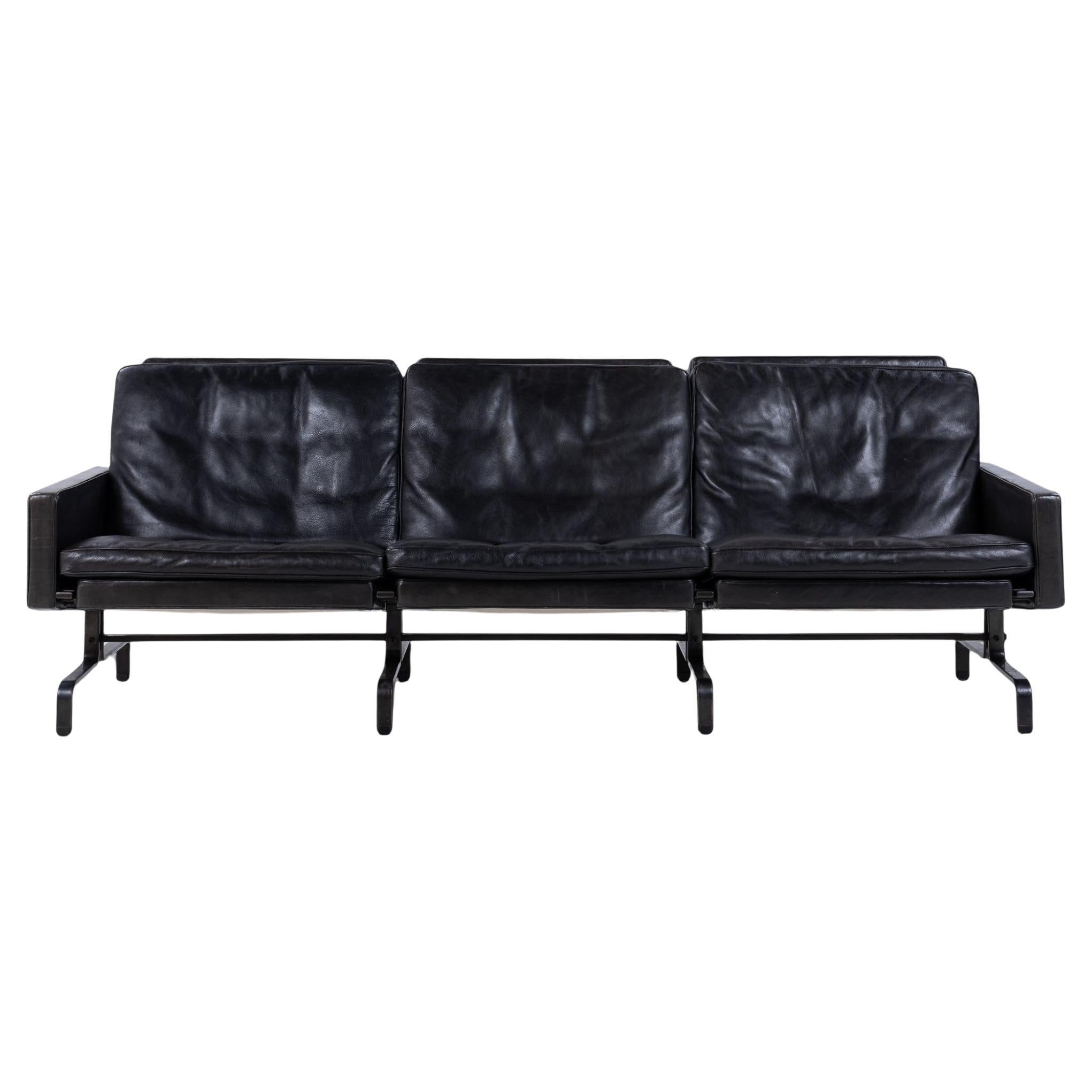 PK 31/3 - 3 seater sofa in patinated black leather and frame in black oxidised steel. Stamped from manufacturer E. Kold Christensen.