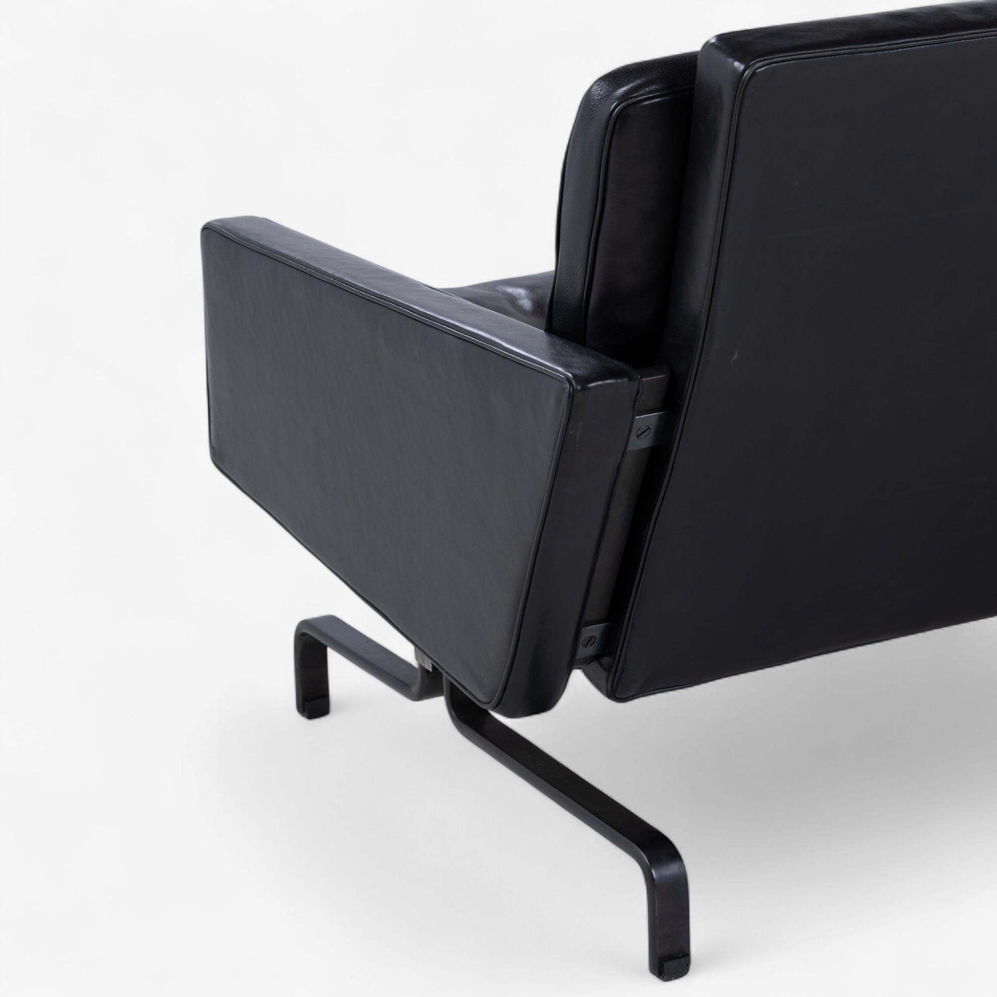 Danish PK 31 - 3 seater in black leather by Poul Kjærholm For Sale