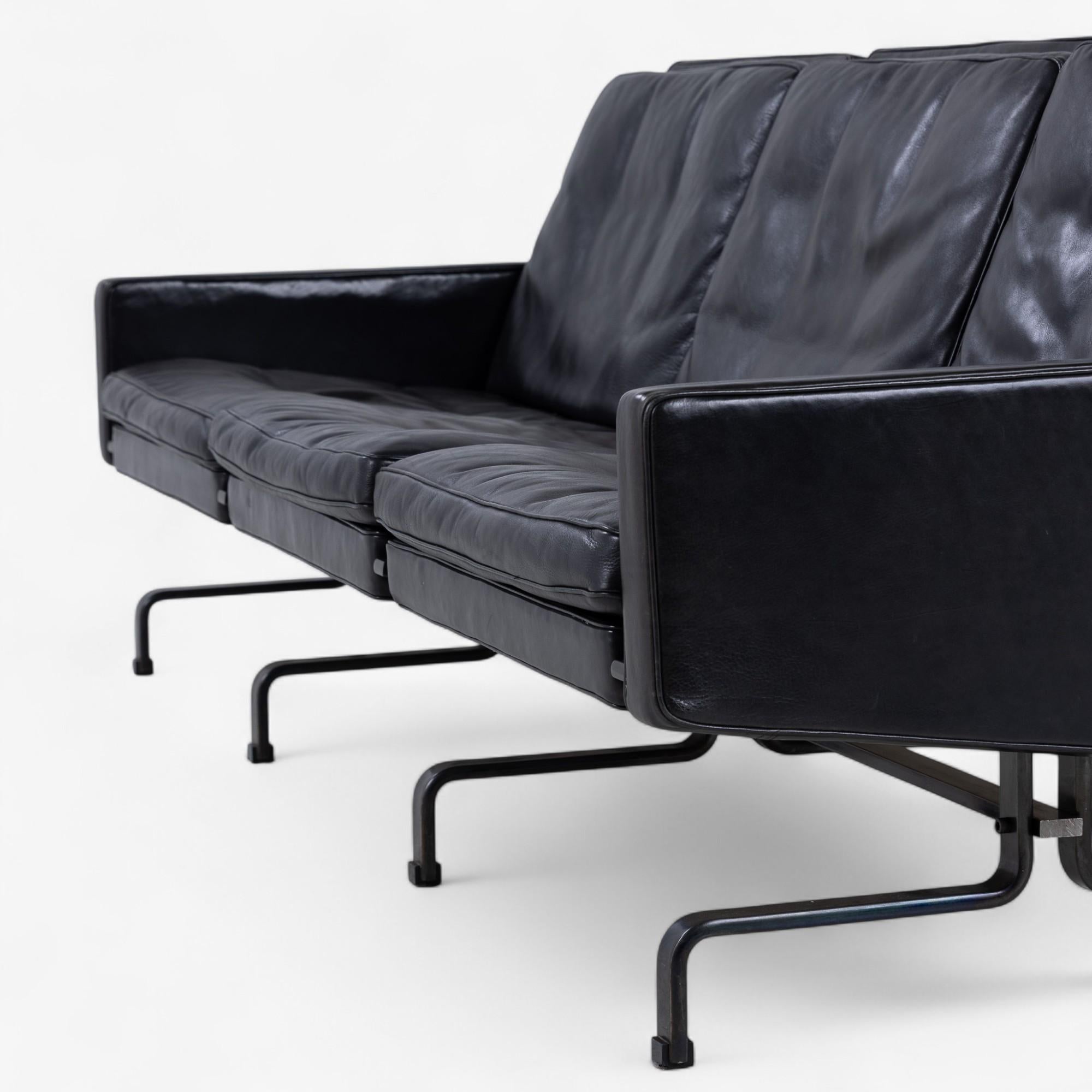 PK 31 - 3 seater in black leather by Poul Kjærholm In Good Condition For Sale In Copenhagen, DK