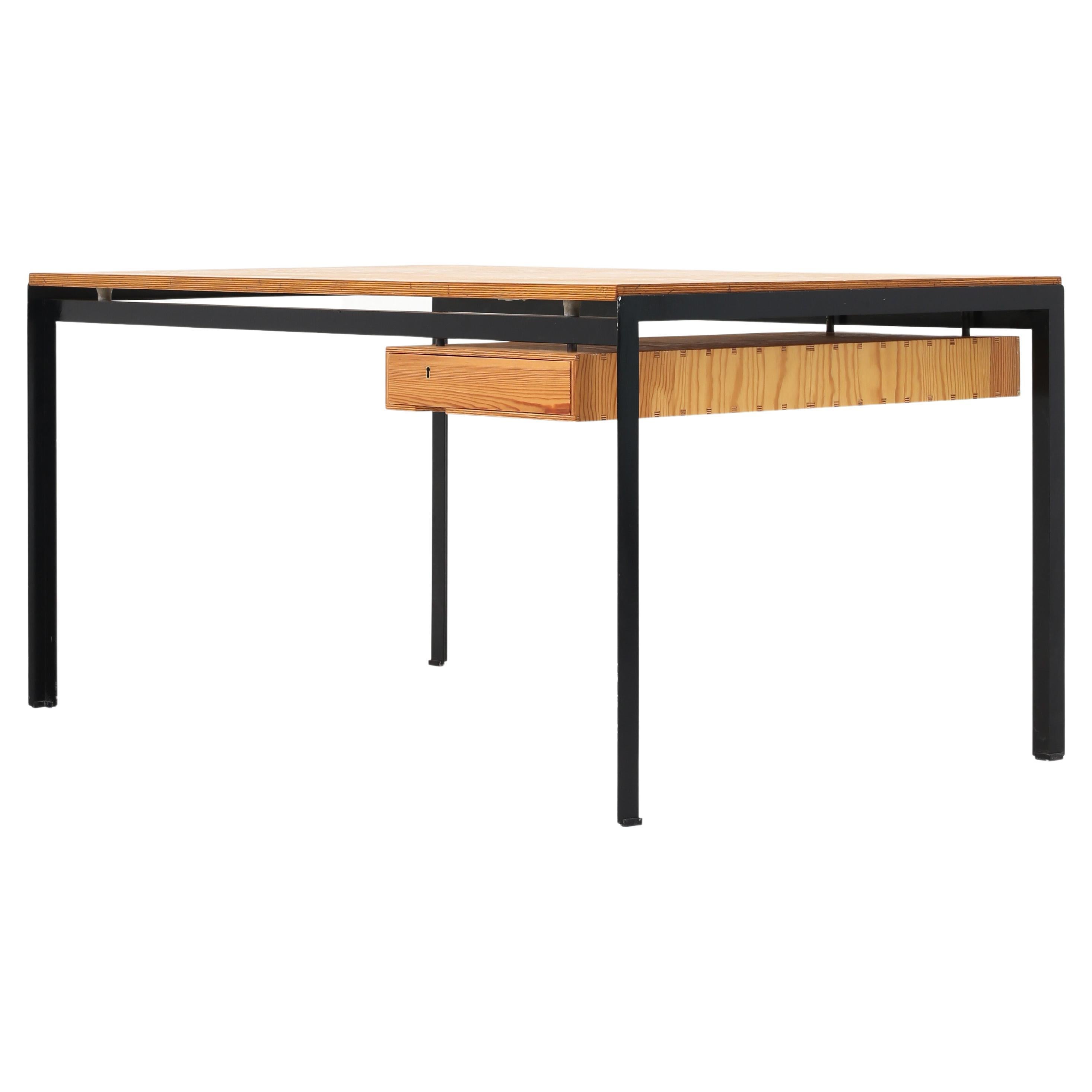 PK 52 Desk by Poul Kjærholm