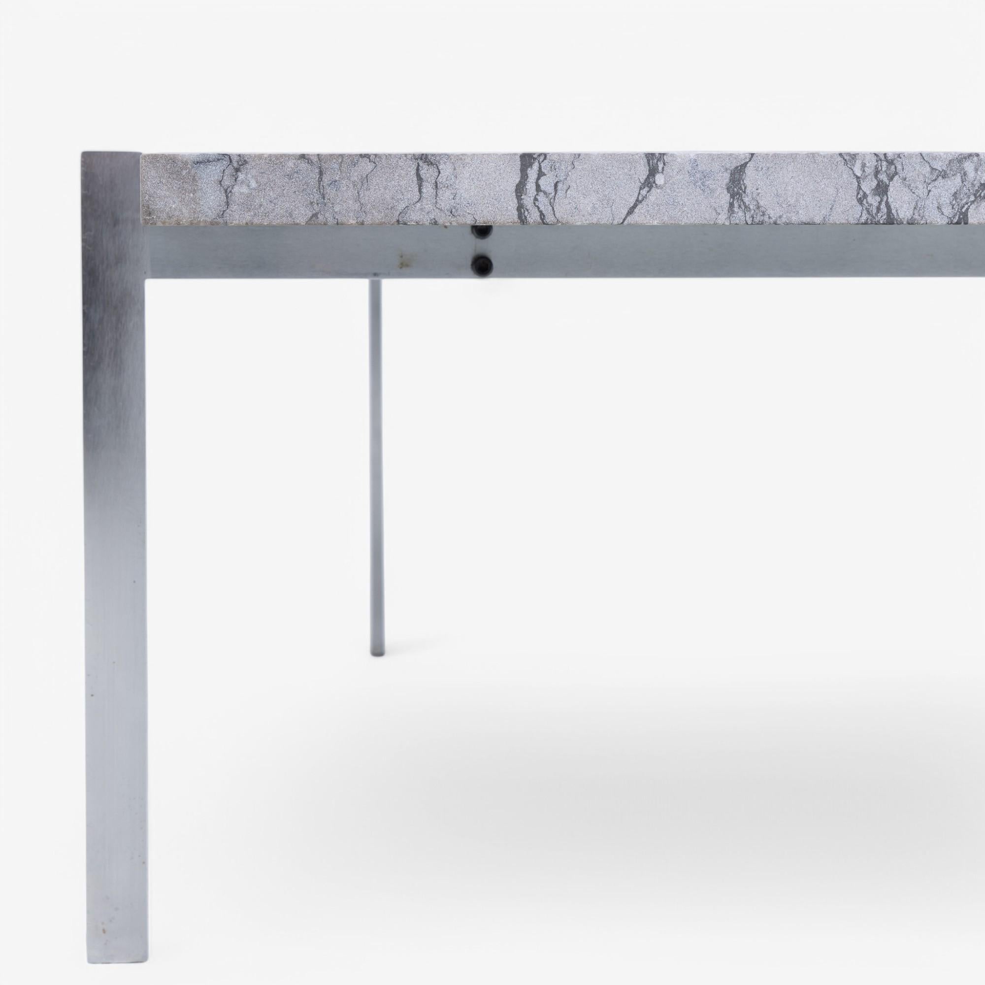 PK 61 - Mesa baja de mármol Porsgrunn de Poul Kjærholm Danés en venta