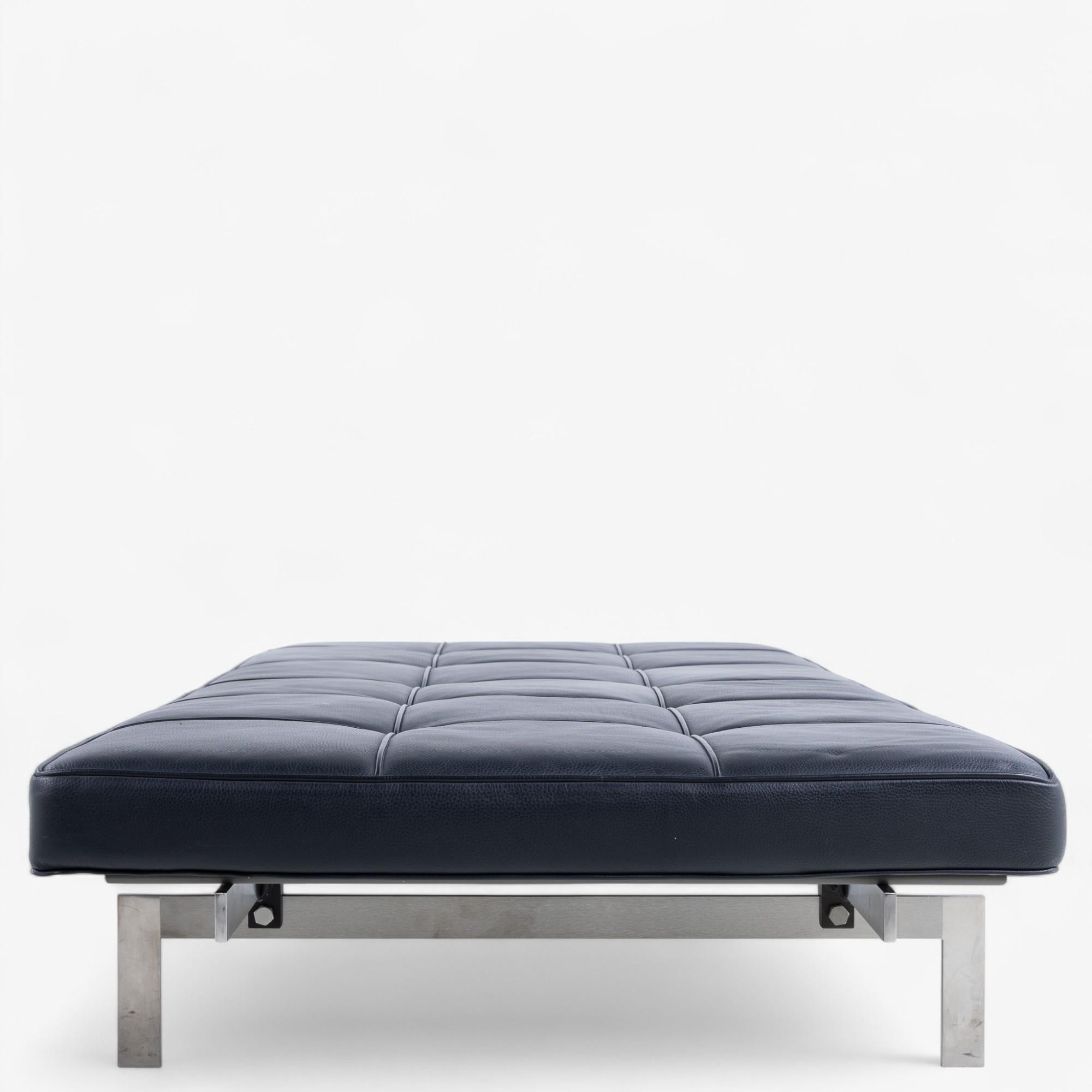 PK 80 - Daybed in black leather on steel frame.
