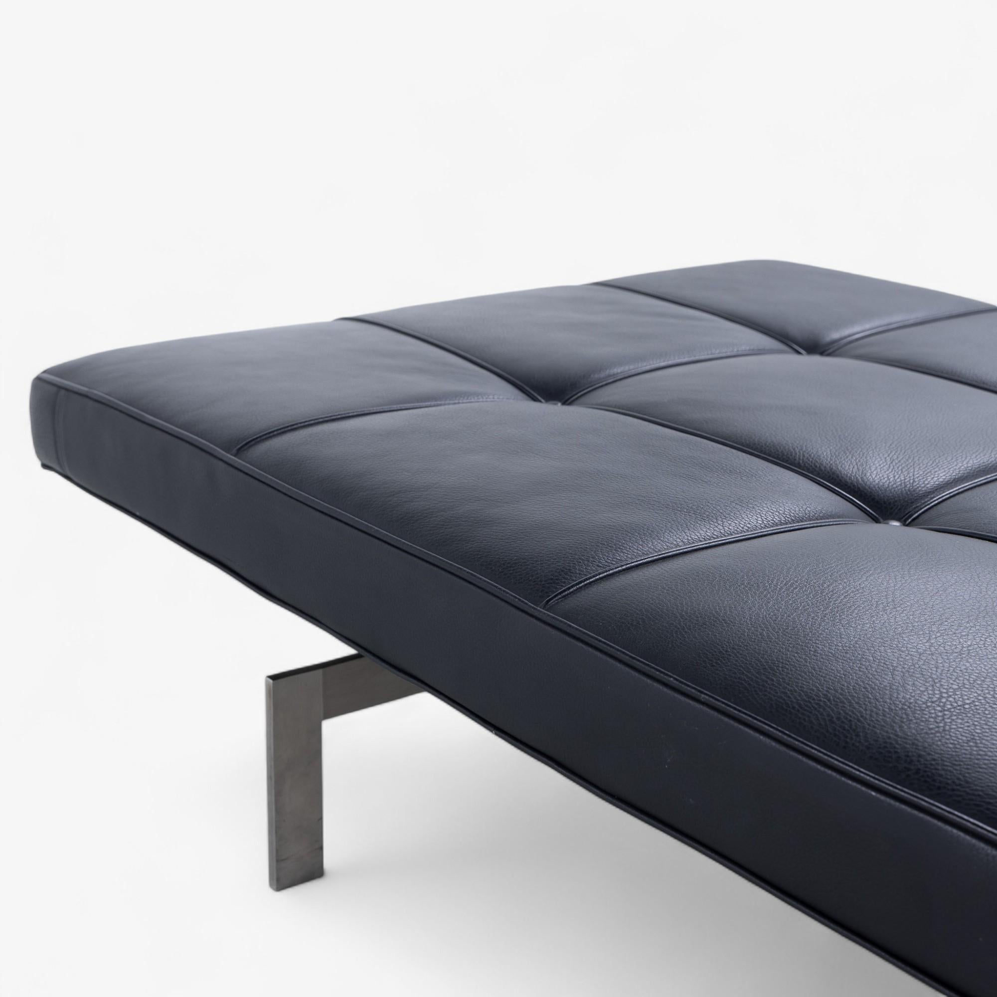 Mid-Century Modern PK 80 - Daybed in black leather by Poul Kjærholm For Sale