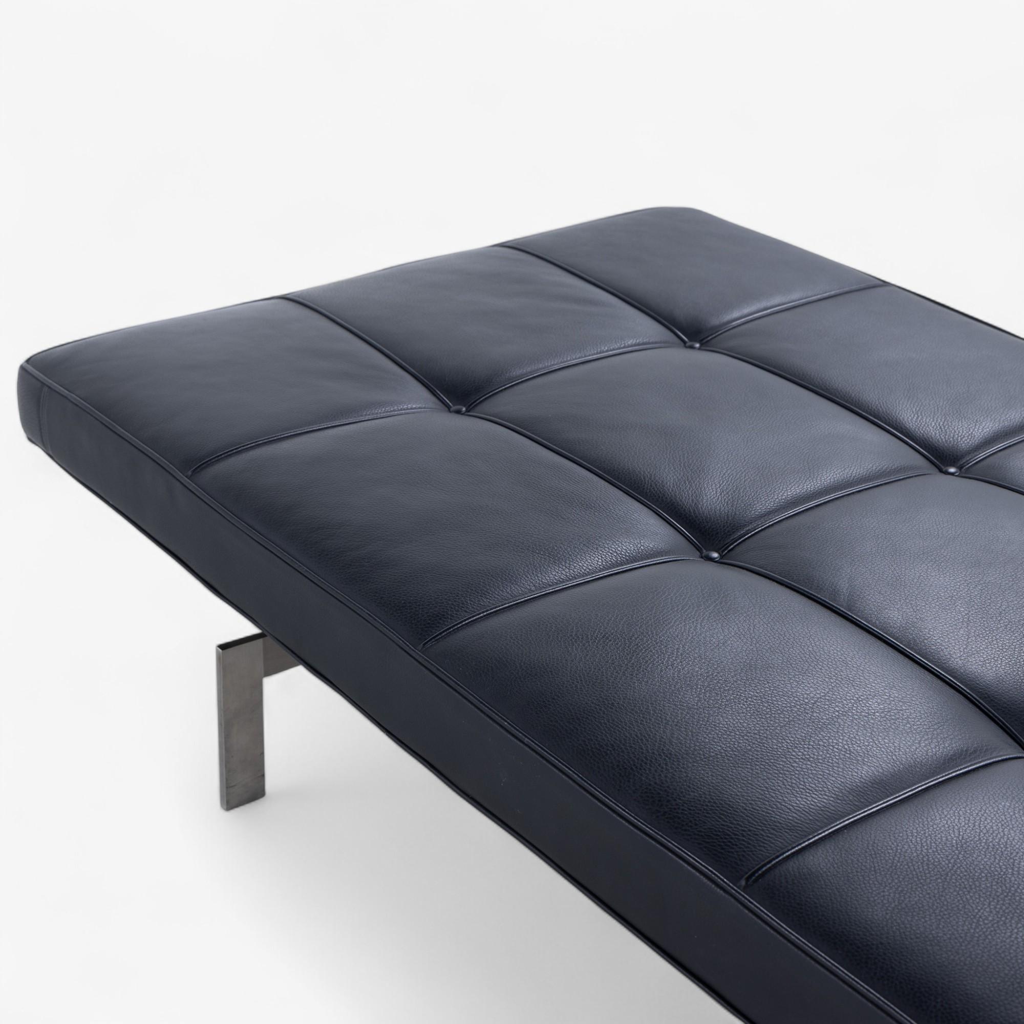 Danish PK 80 - Daybed in black leather by Poul Kjærholm For Sale