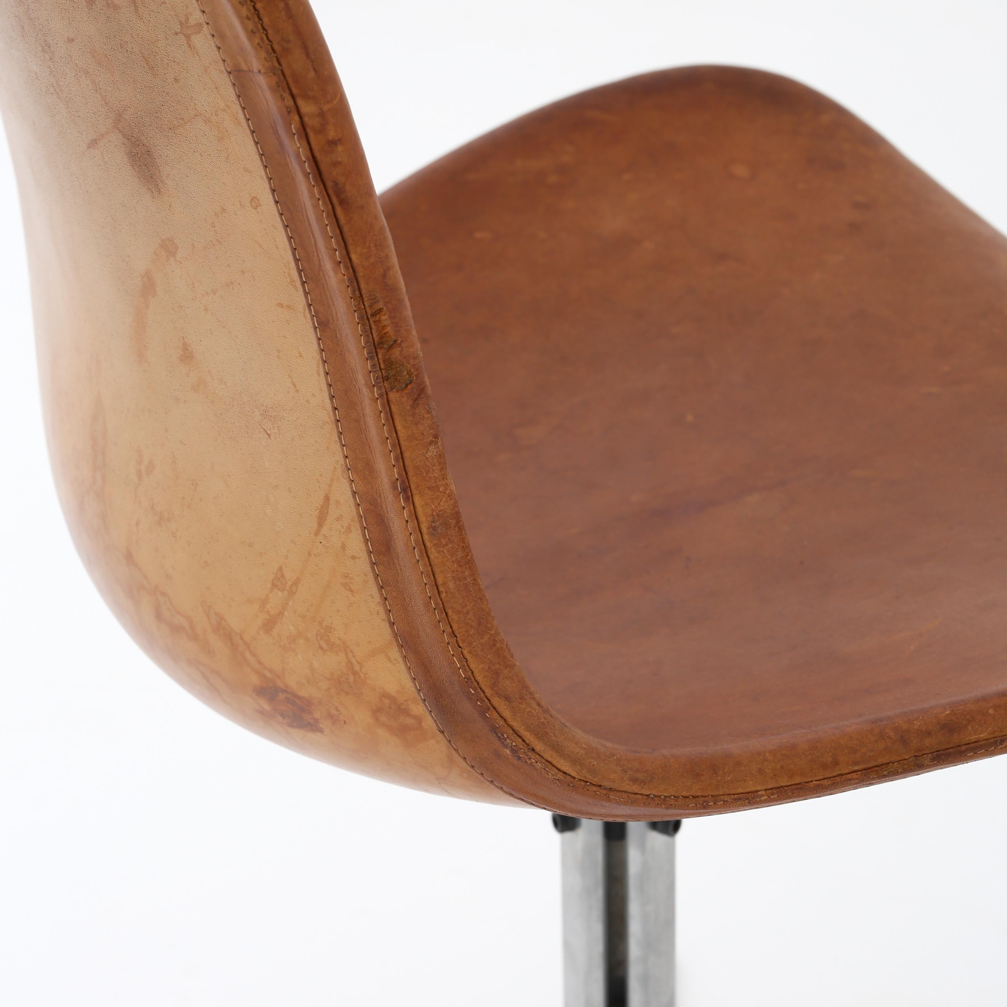 Leather PK 9 Tulip Chair by Poul Kjærholm For Sale