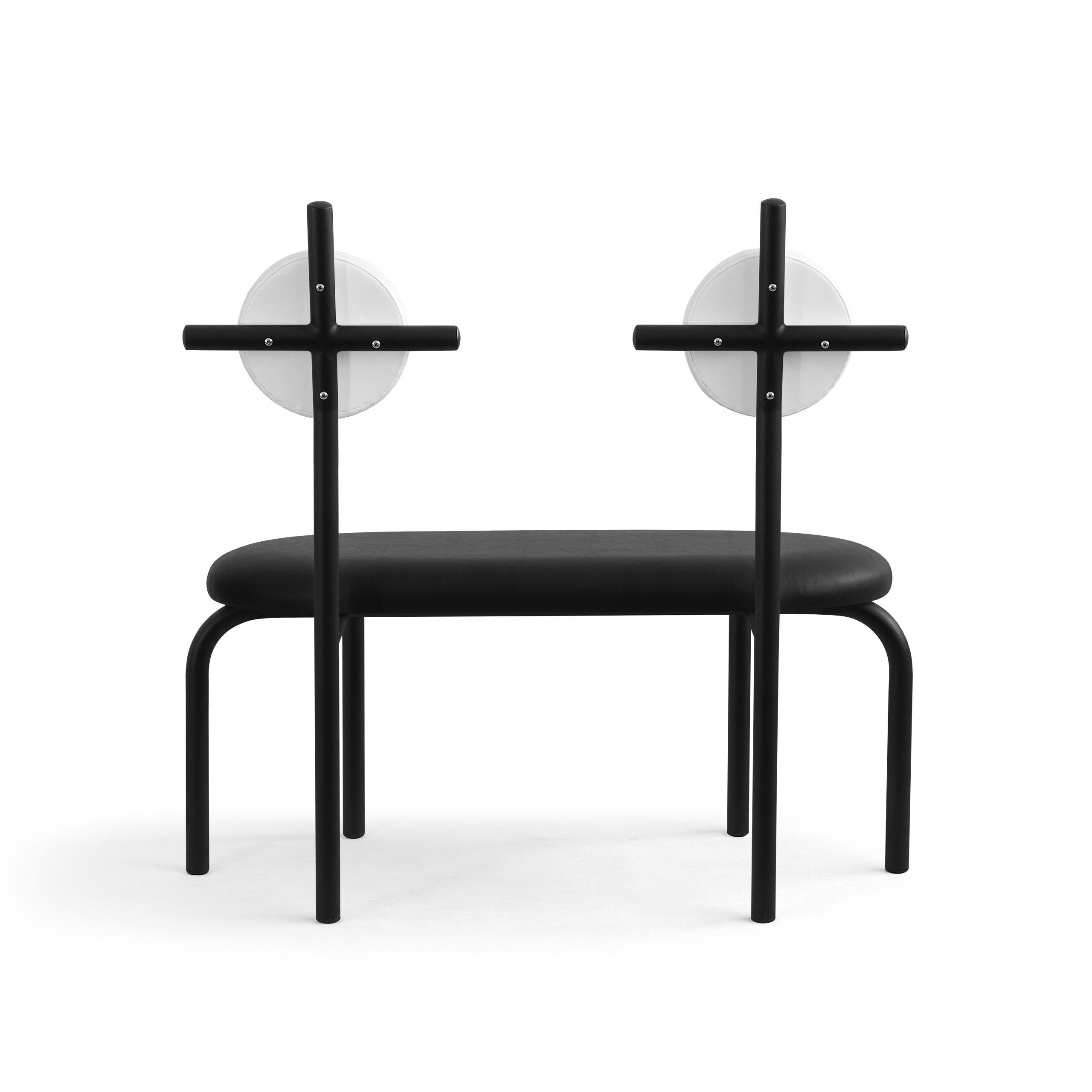 PK17 Impermeable Loveseat, schwarzer Sitz und schwarze Metallstruktur von Paulo Kobylka im Zustand „Neu“ im Angebot in Londrina, Paraná