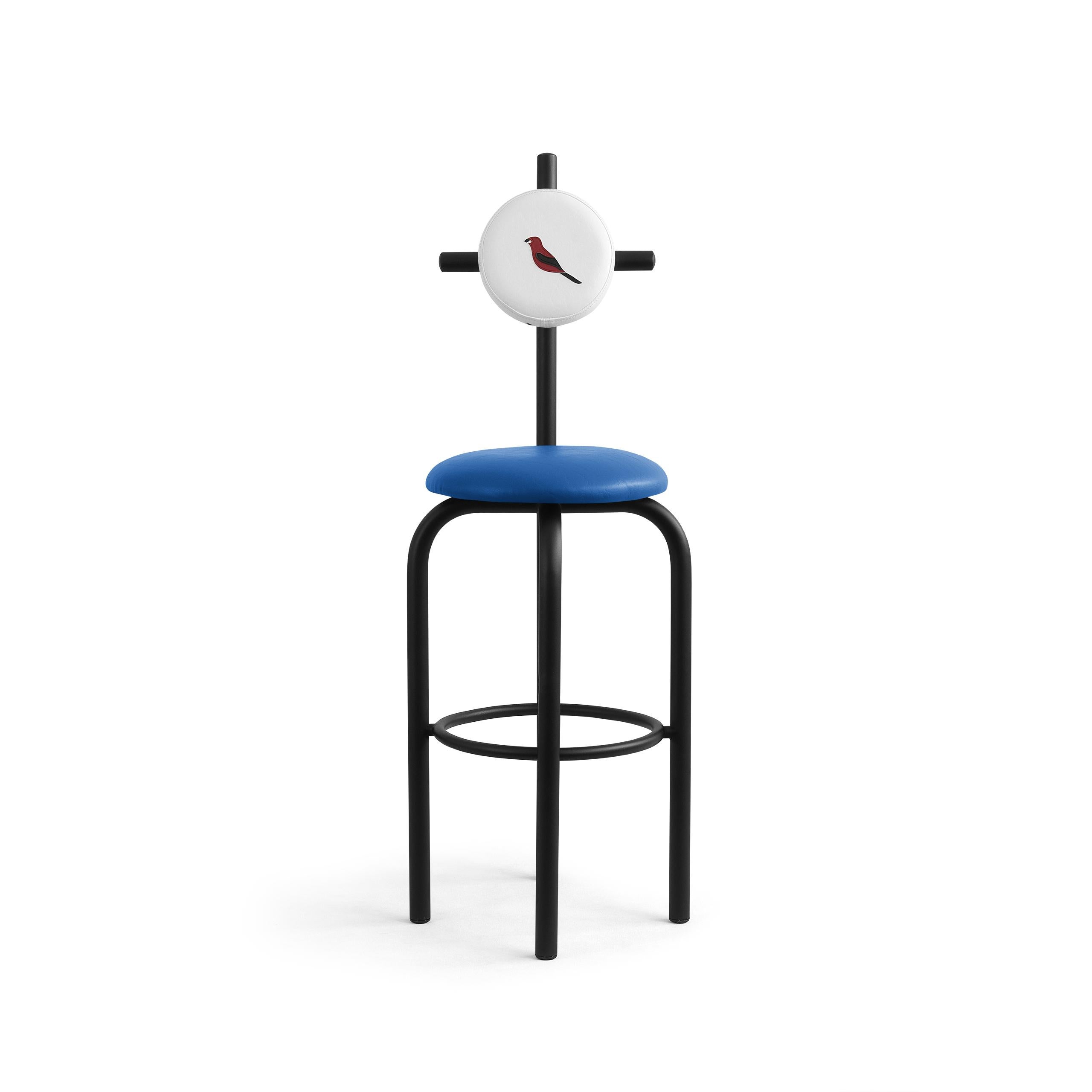 PK19 bar stool is handcrafted in tubular carbon steel and is finished in black micro-textured electrostatic painting.
Seat and backrest are upholstered in nautical anti-mold leatherette over naval plywood.
The seat has no seams and its rounded shape