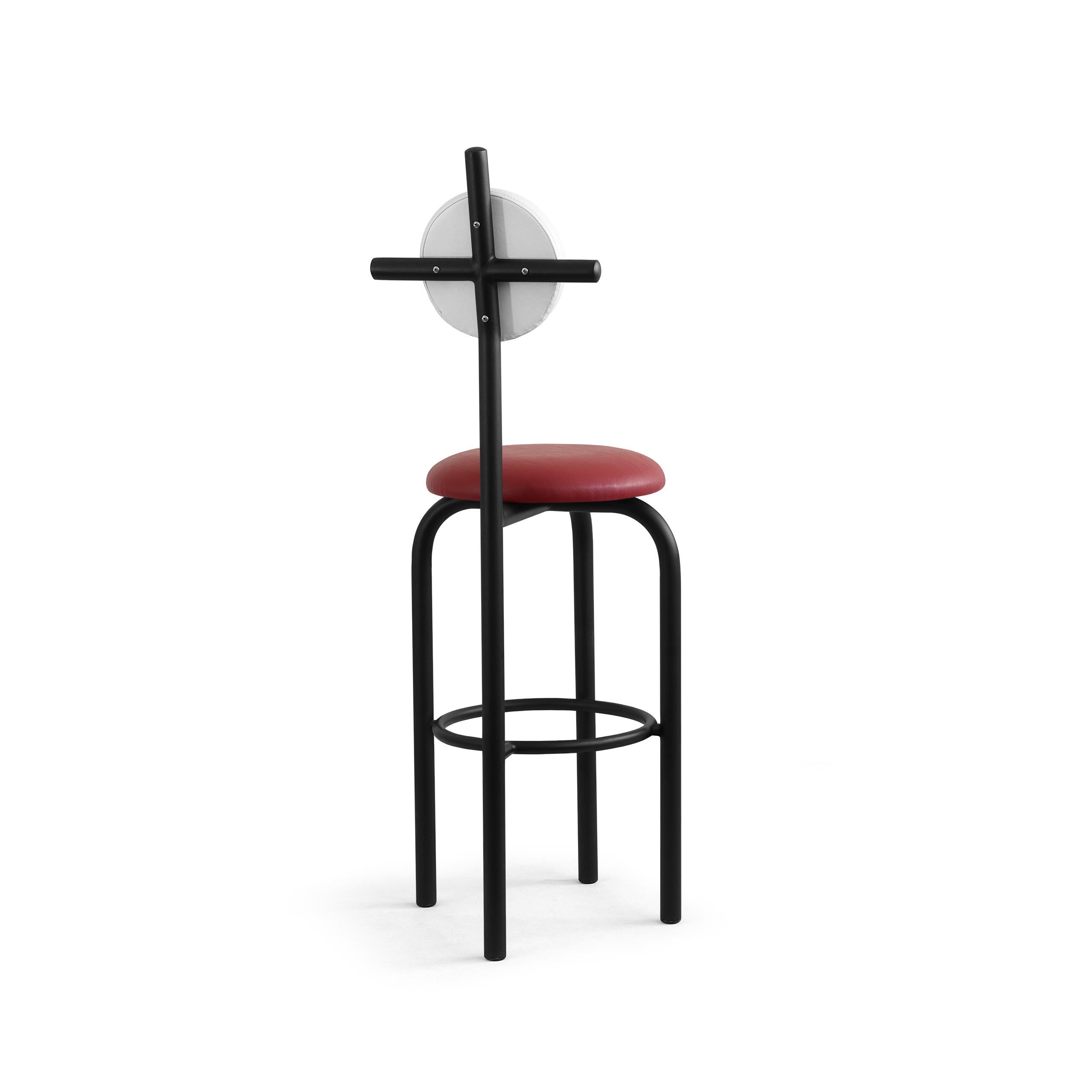 Tabouret de bar imperméable PK19, assise rouge et structure métallique noire de Paulo Kobylka Neuf - En vente à Londrina, Paraná