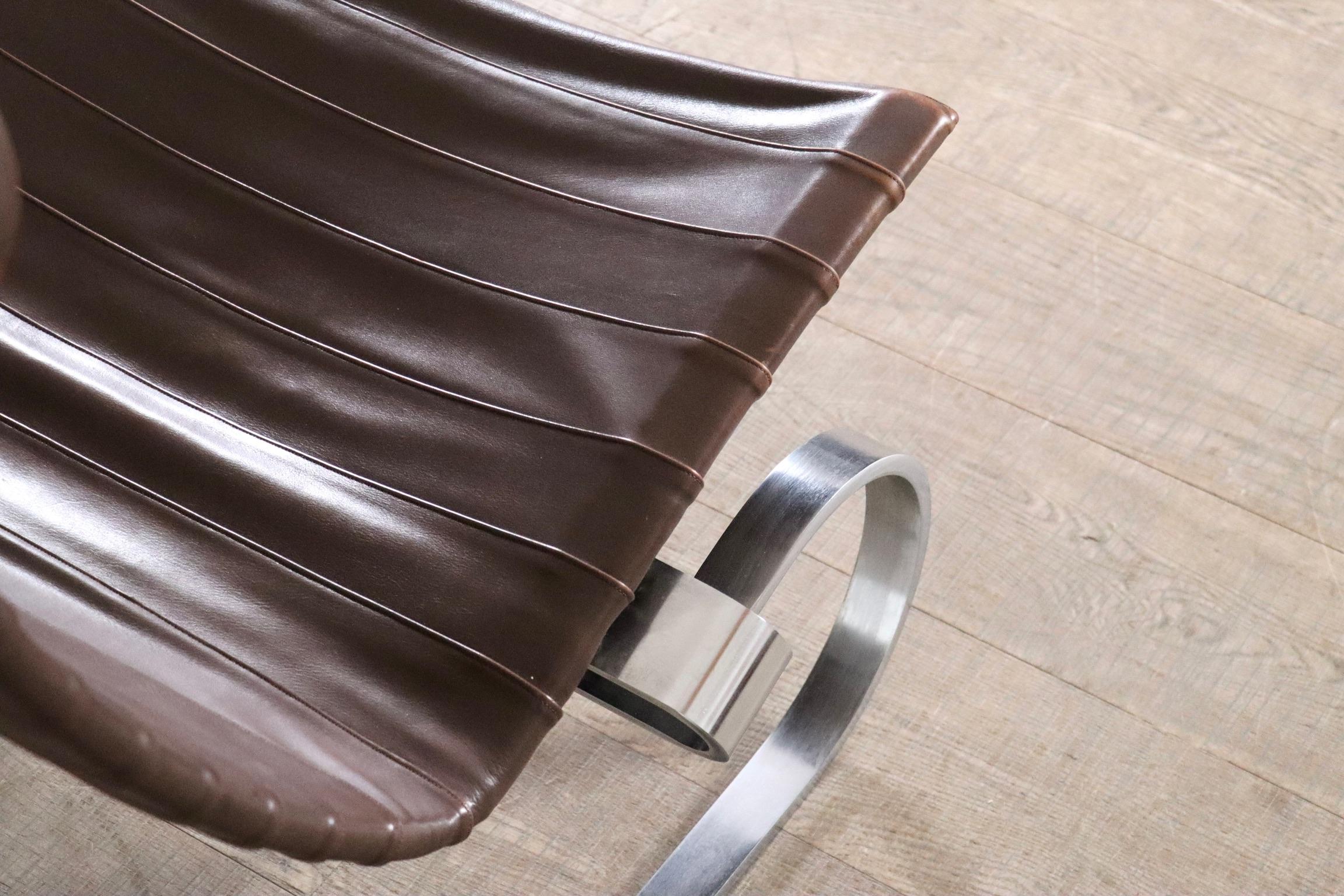 Beautiful PK20 lounge chair by Poul Kjærholm for E. Kold Christensen, leather, chrome-plated steel, Denmark, 1968

This design showcases a sleek, modern aesthetic with its clean lines and elegant curves, making it a standout addition to any