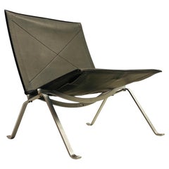 PK22" par Poul Kjaerholm pour Fritz Hansen