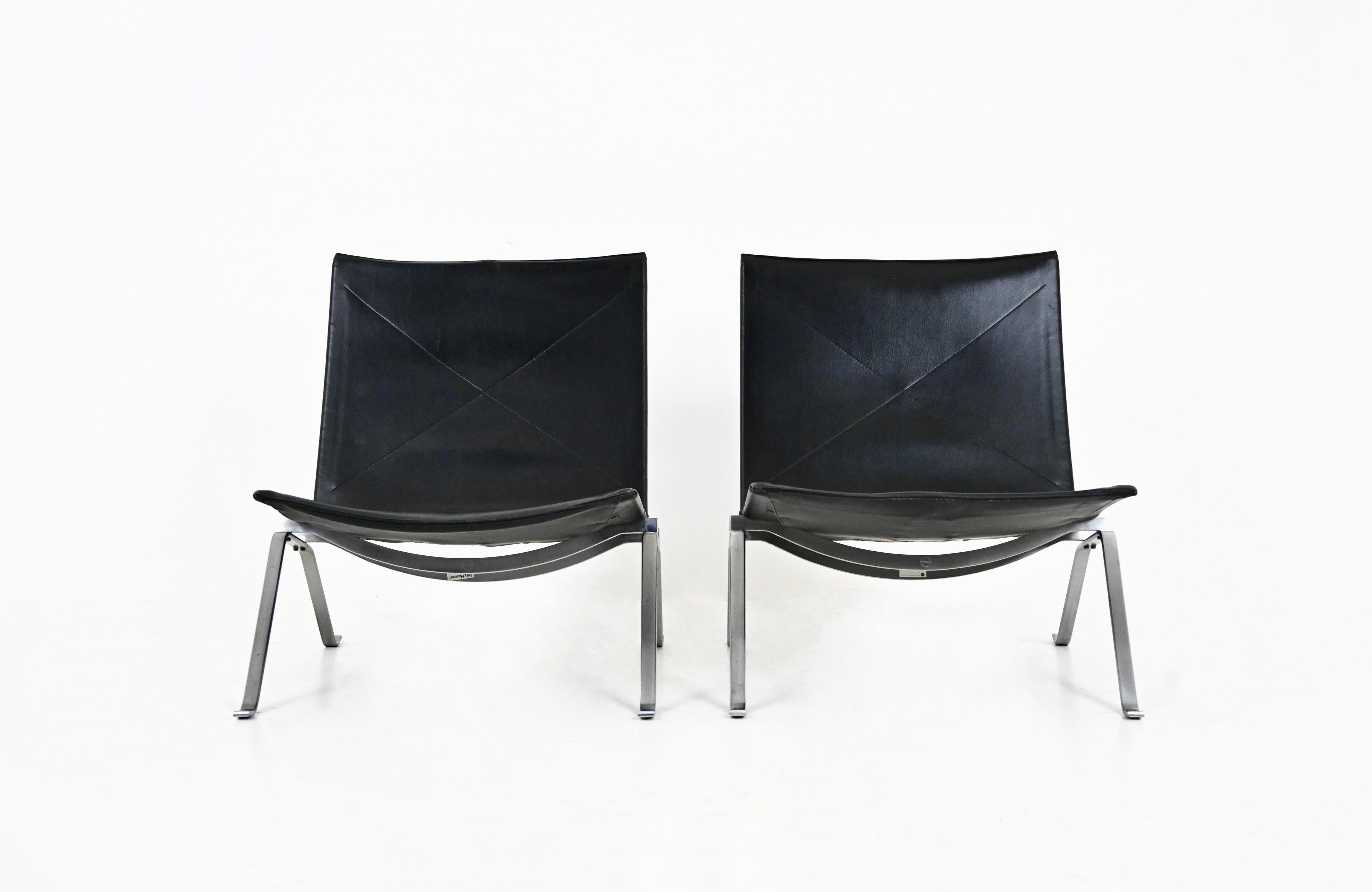 Danish PK22 lounge chairs by Poul Kjærholm for Fritz Hansen, 1990s, set of 2 For Sale