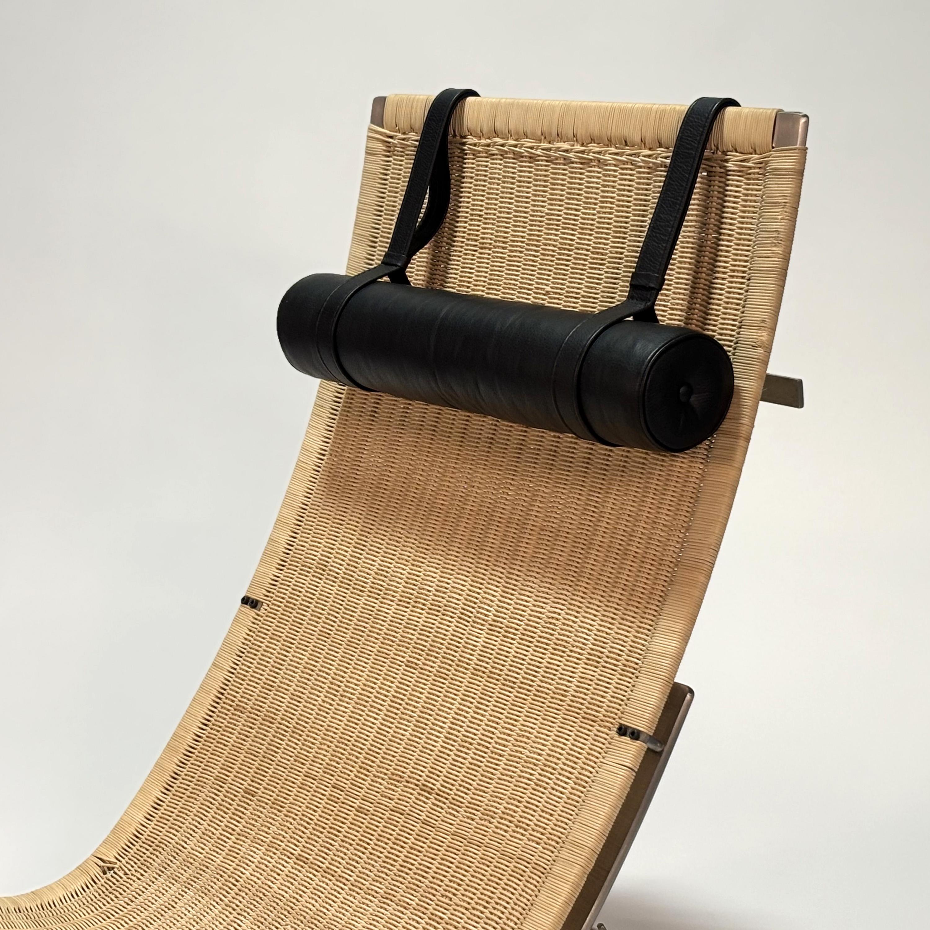 Acciaio Chaise Lounge PK24 di Poul Kjaerholm
