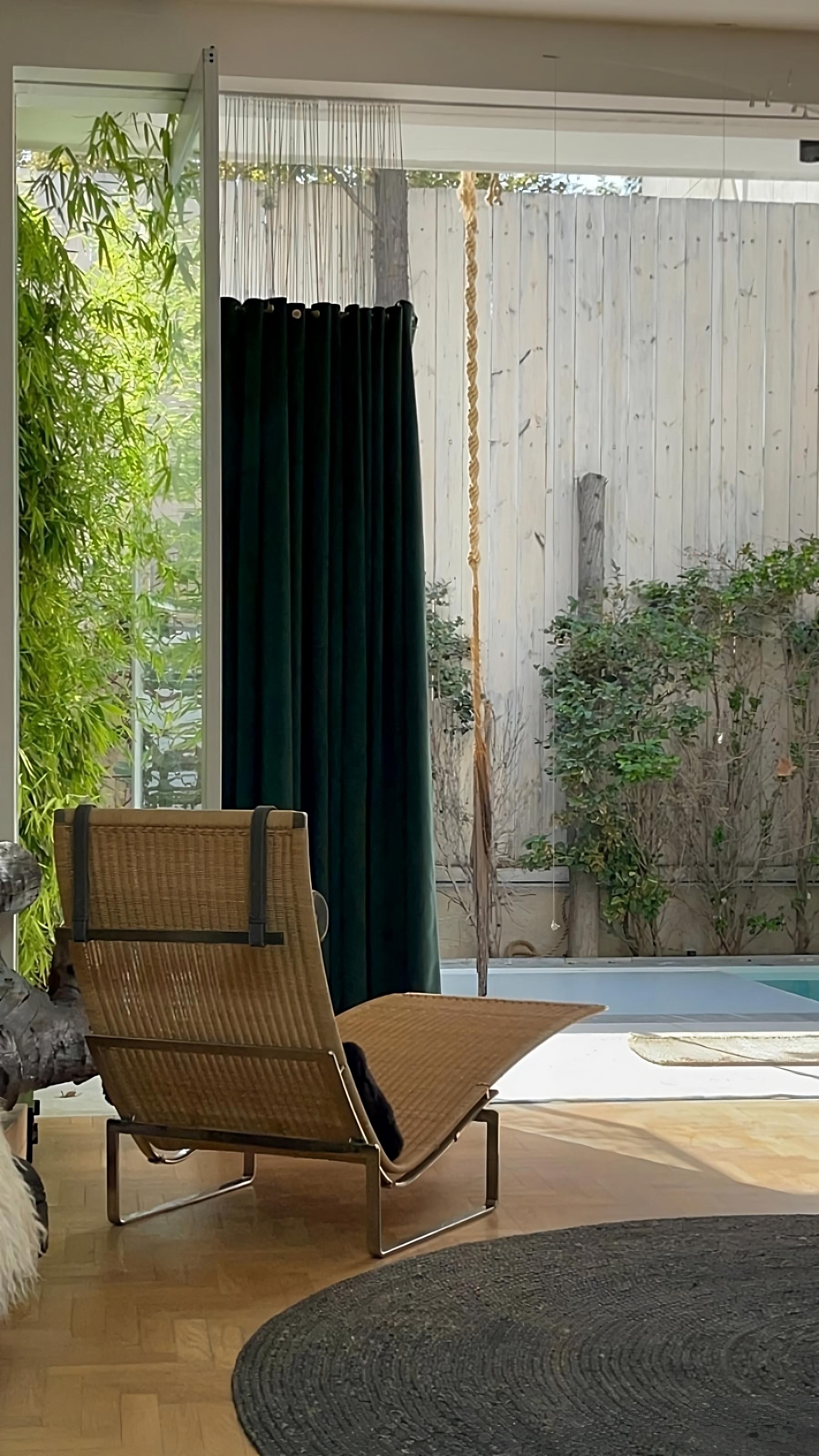 Scandinavian Modern PK24 Chaise Lounge Chair By Poul Kjaerholm For Fritz Hansen, 1992 For Sale