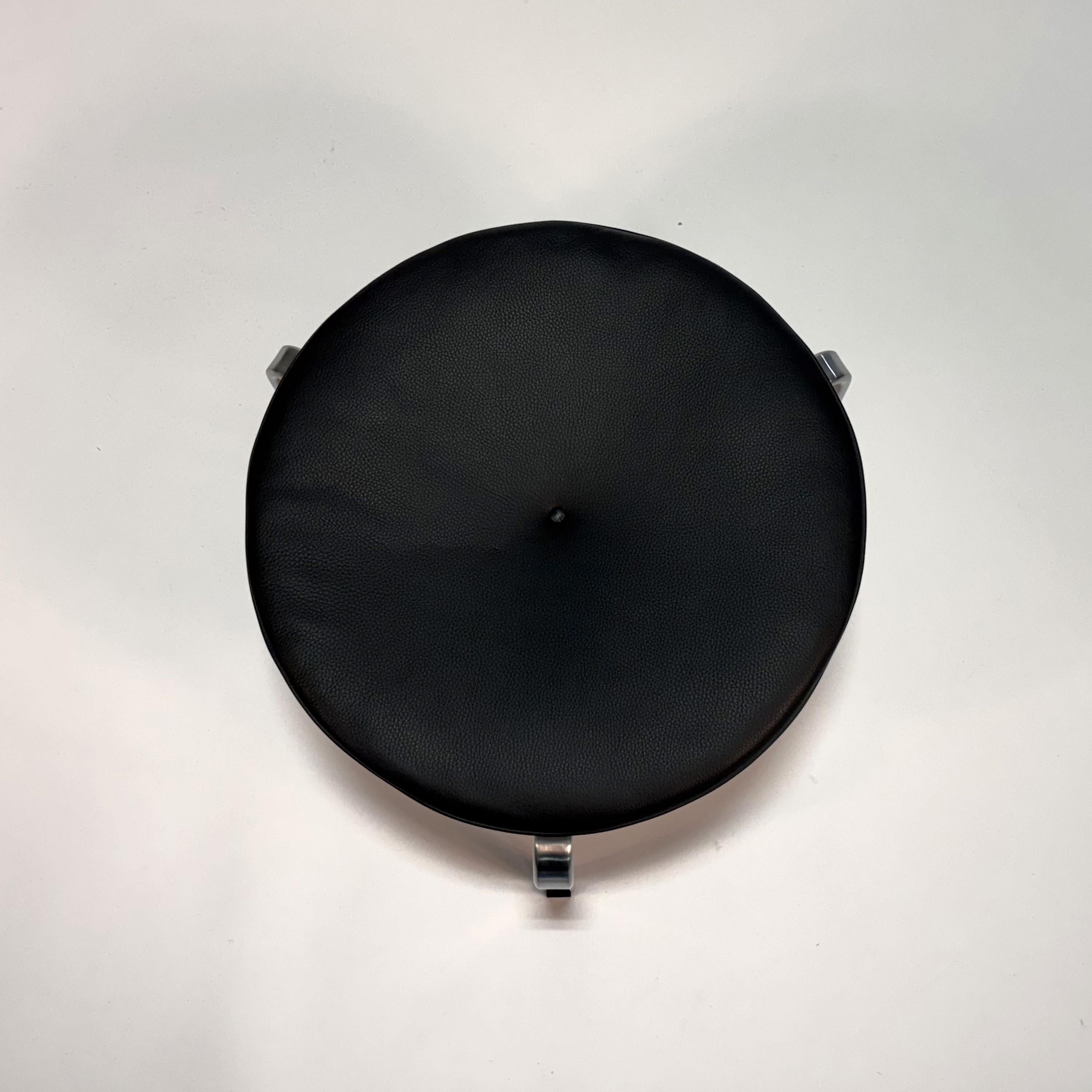 PK33 Stool by Poul Kjaerholm In Good Condition In Doral, FL