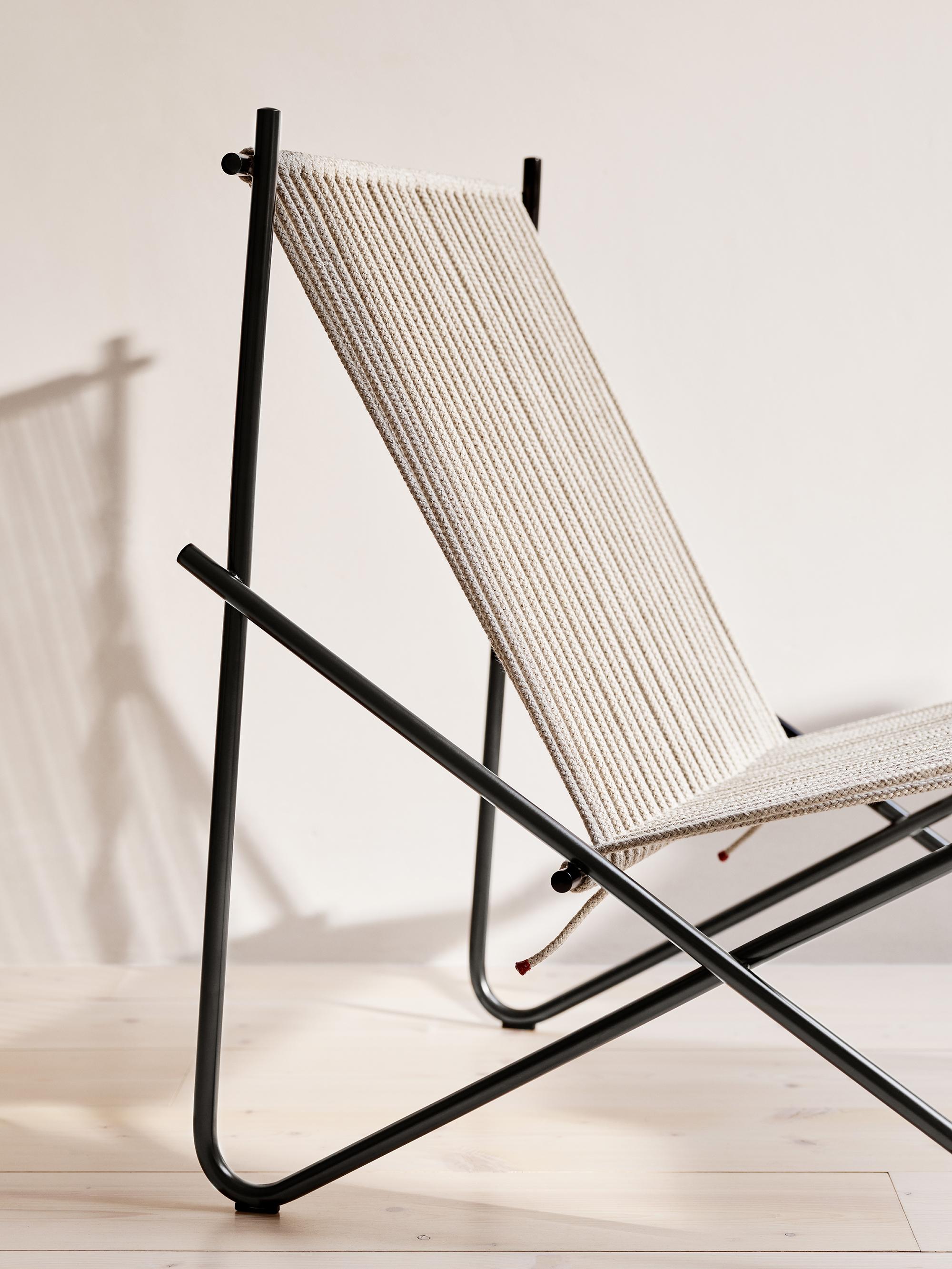 Powder-Coated 'PK4' Lounge Chair for Fritz Hansen in Natural Flag Halyard with Black Frame For Sale