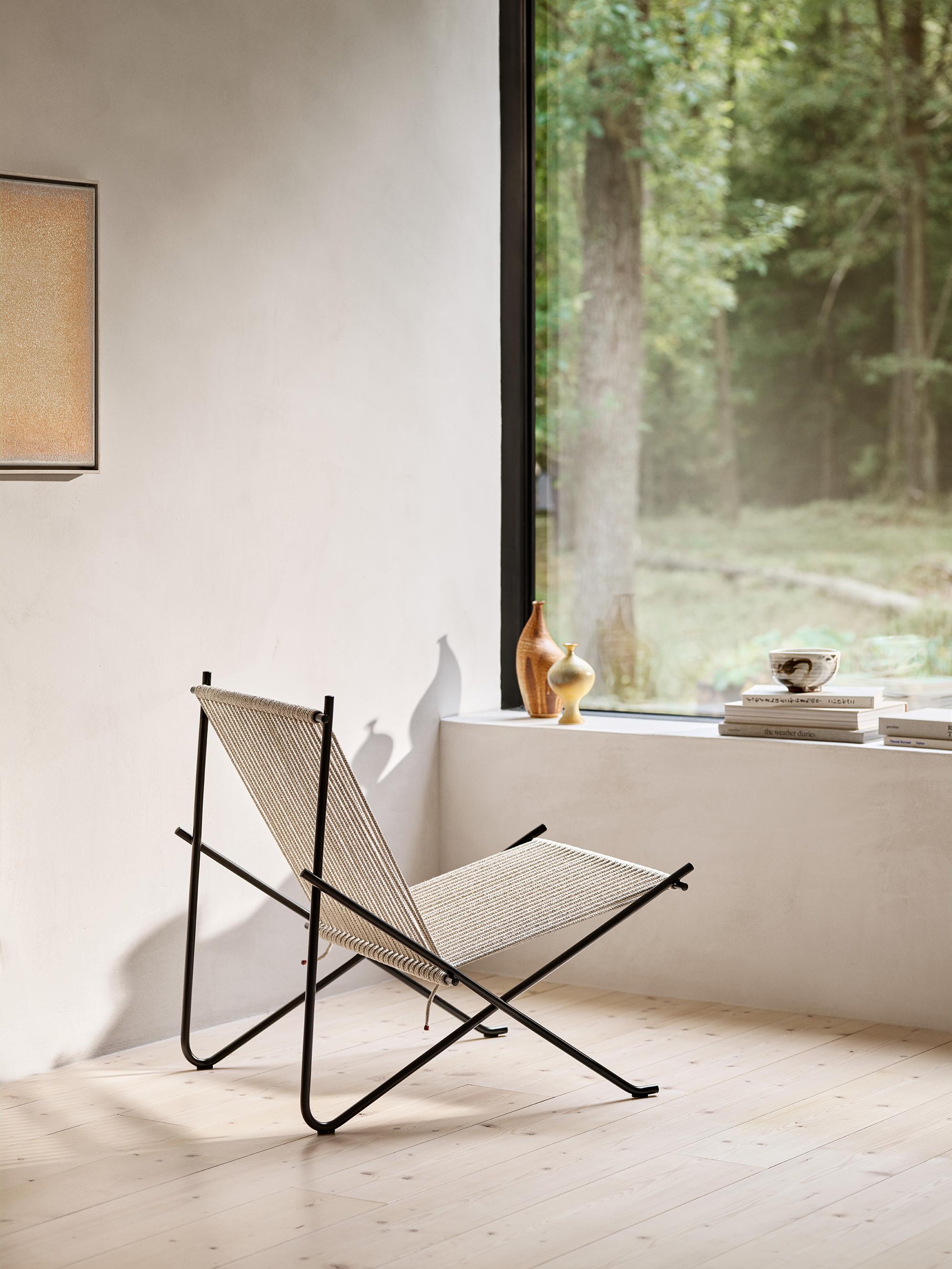 Contemporary 'PK4' Lounge Chair for Fritz Hansen in Natural Flag Halyard with Black Frame For Sale