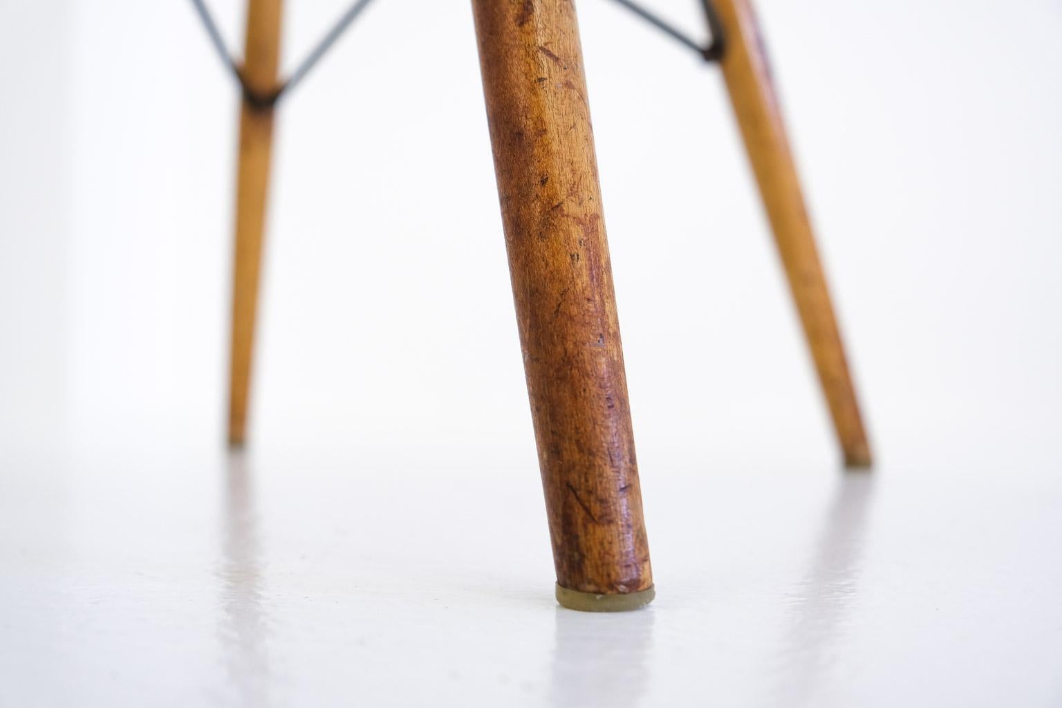 Chaise d'appoint pivotante Pkw-2 à base en bois et fil de fer, Eames Herman Miller, Bikini, Seng en vente 3