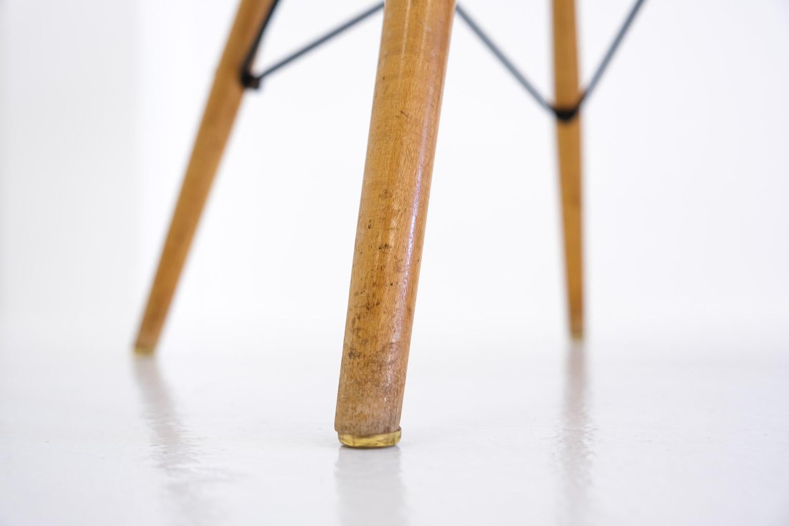 Pkw-2 Pivoting K-Wire Wood Base Side Chair, Eames Herman Miller, Bikini, Seng For Sale 9
