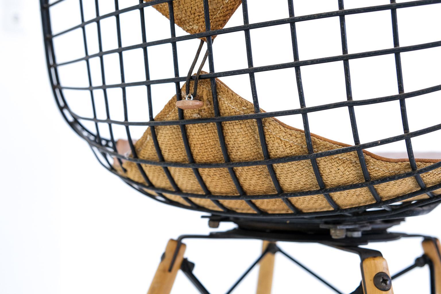 Chaise d'appoint pivotante Pkw-2 à base en bois et fil de fer, Eames Herman Miller, Bikini, Seng en vente 10