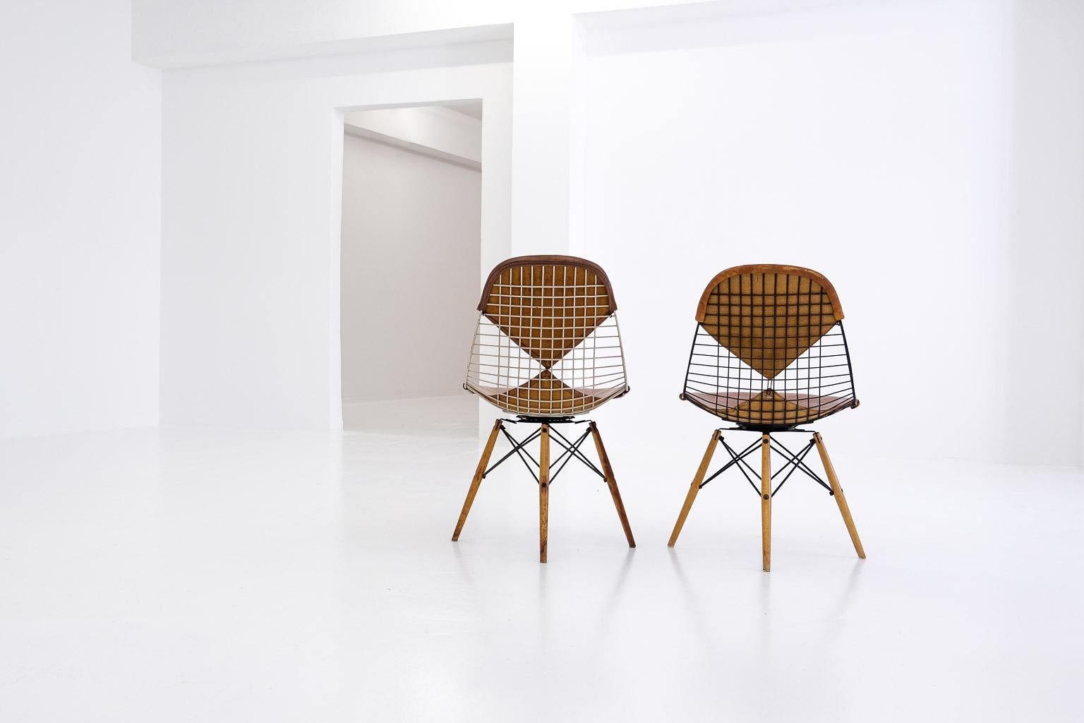 Pkw-2 Pivoting K-Wire Wood Base Side Chair, Eames Herman Miller, Bikini, Seng In Good Condition For Sale In Frankfurt am Main, DE