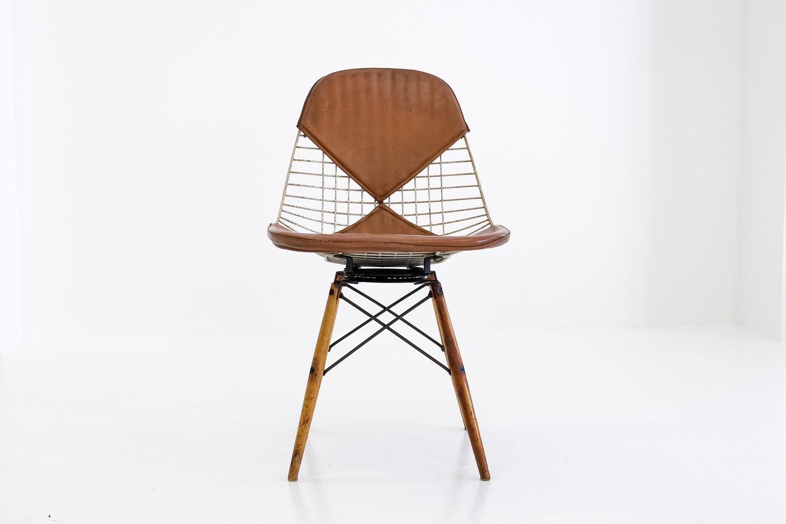 Chaise d'appoint pivotante Pkw-2 à base en bois et fil de fer, Eames Herman Miller, Bikini, Seng en vente 2