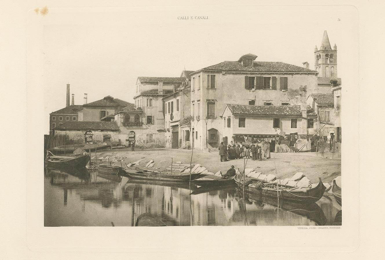 Photogravure de la place Sainte-Marthe depuis le canal Campo di Marte à Venise, Italie. Une église construite au XIVe siècle et dédiée à S. Martha se trouvait autrefois dans le voisinage immédiat. Cependant, ce quartier éloigné et peuplé de la ville