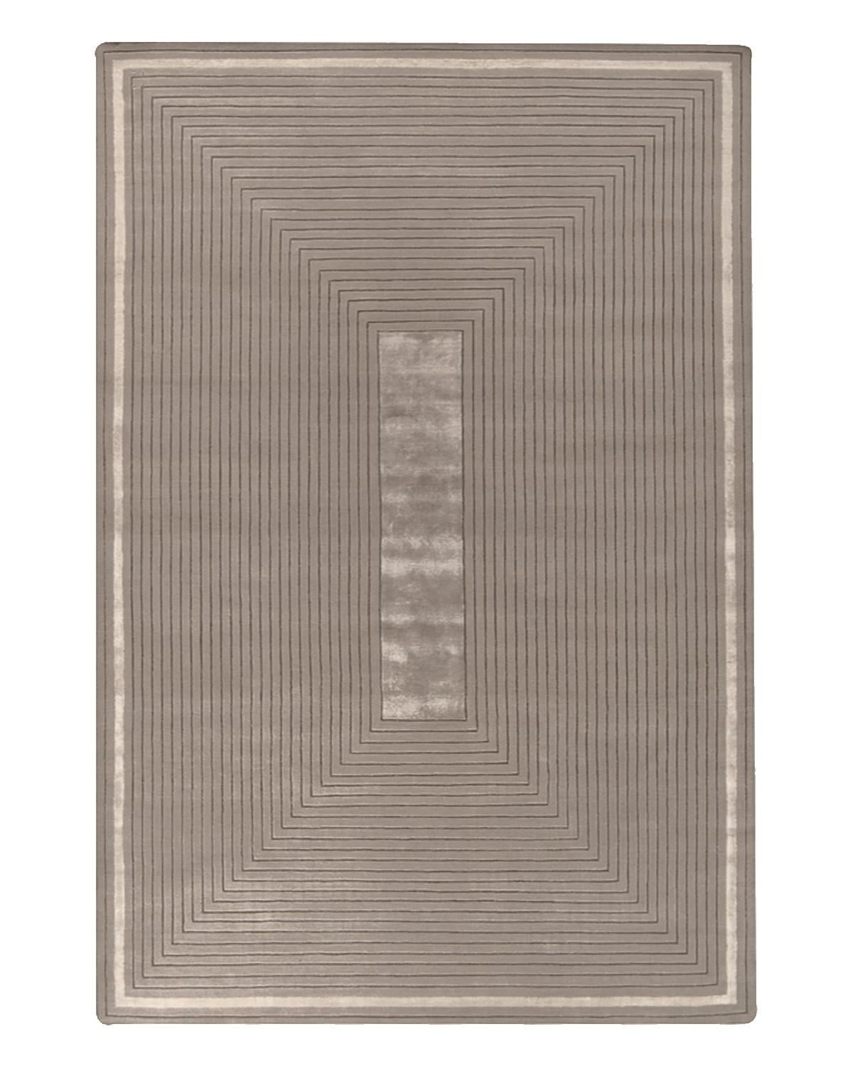 PL104 Plano 360 Tapis par Mohebban
Dimensions : L 360 x L 270 cm
MATERIAL : Laine.

Milan est une ville avec une vie secrète et cachée à l'intérieur de nombreux bâtiments spectaculaires et la collection Plano du designer espagnol Miguel Reguero est
