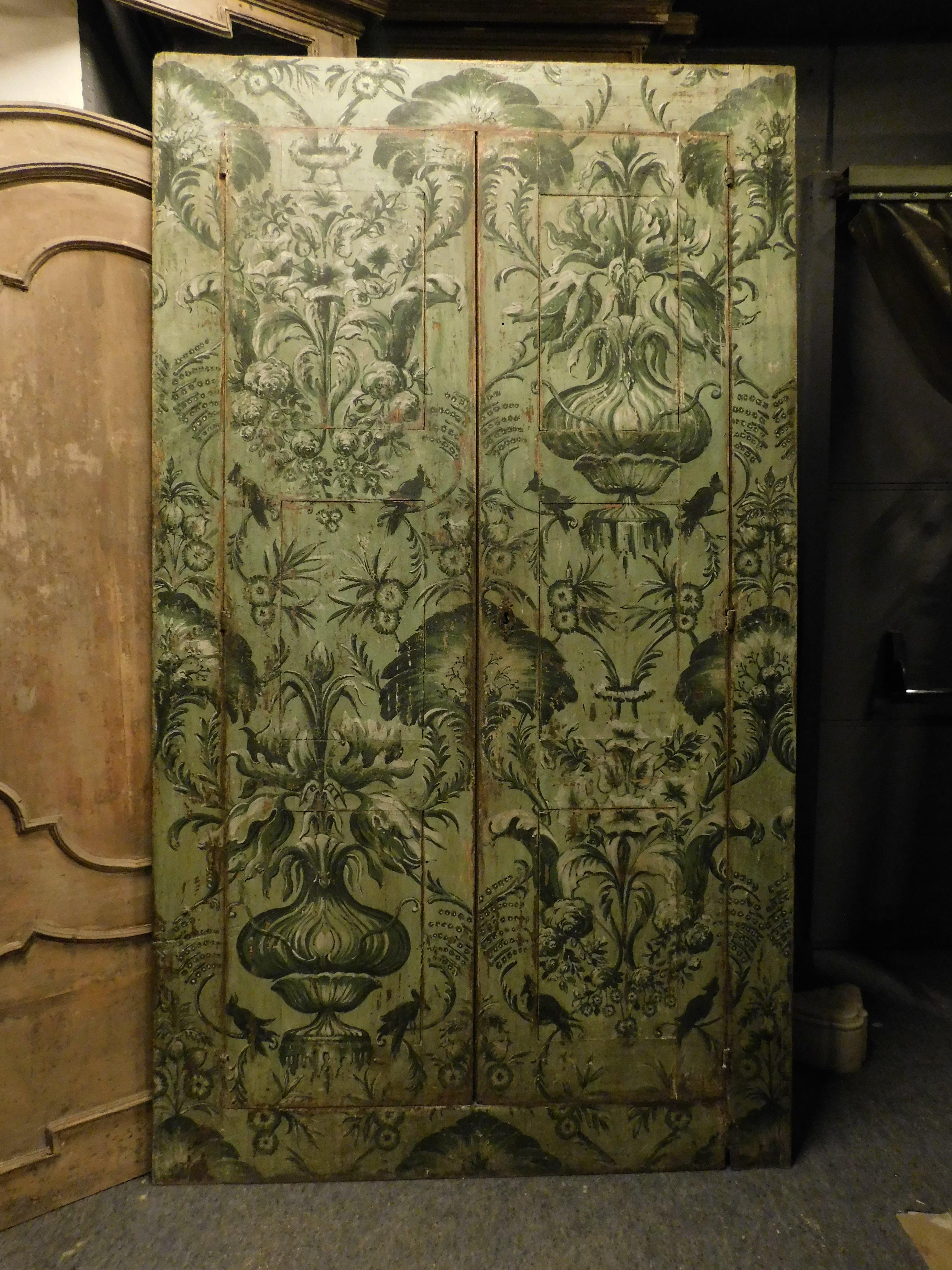 Italian Placard built-in wardrobe richly painted green background jungle-like floral  For Sale