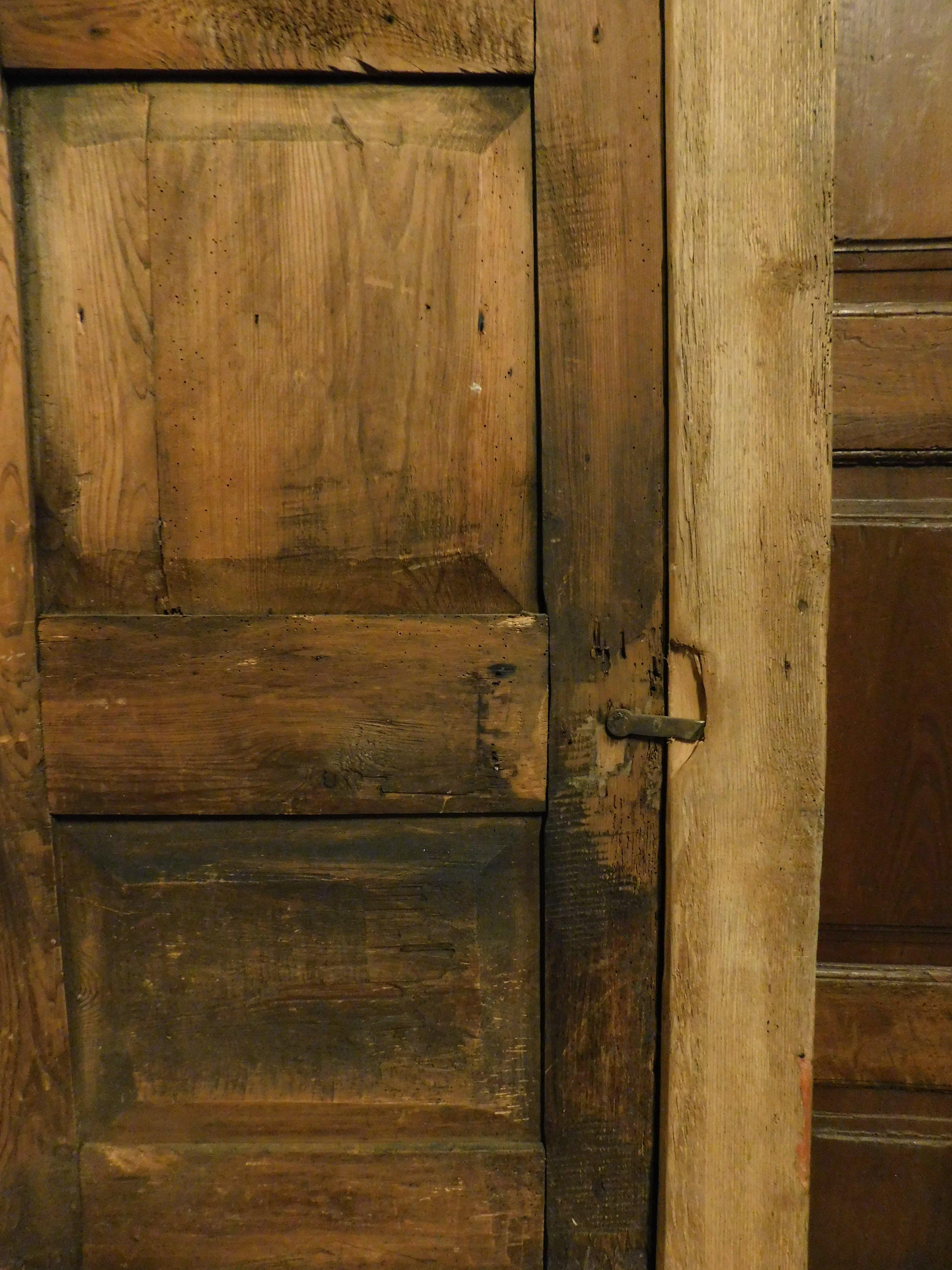 Plakette, Wandschrank aus Kastanienholz, Italien im Angebot 2