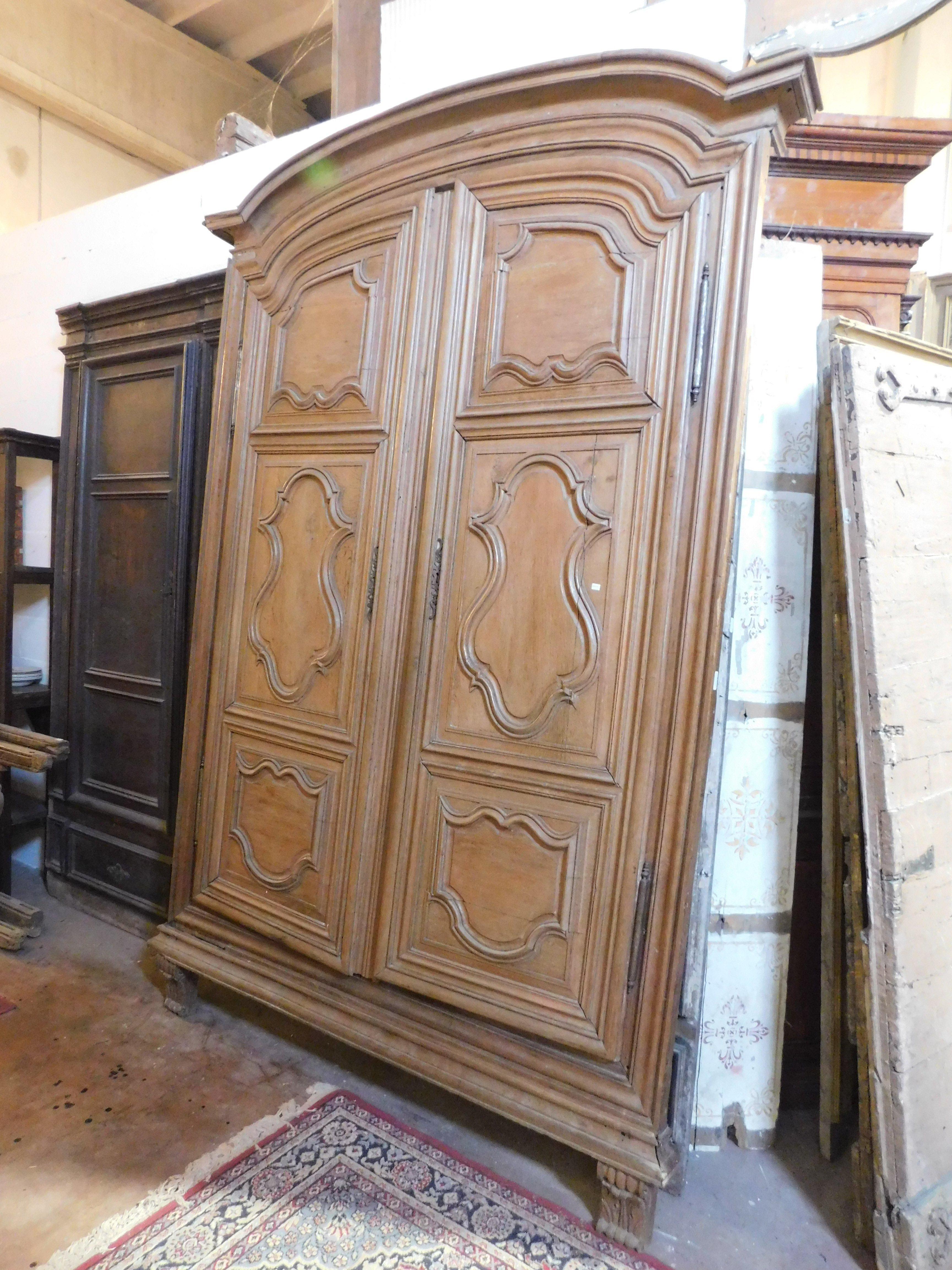 Placard, Armario de pared de madera de roble tallada con paneles ondulados, Francia en venta 3