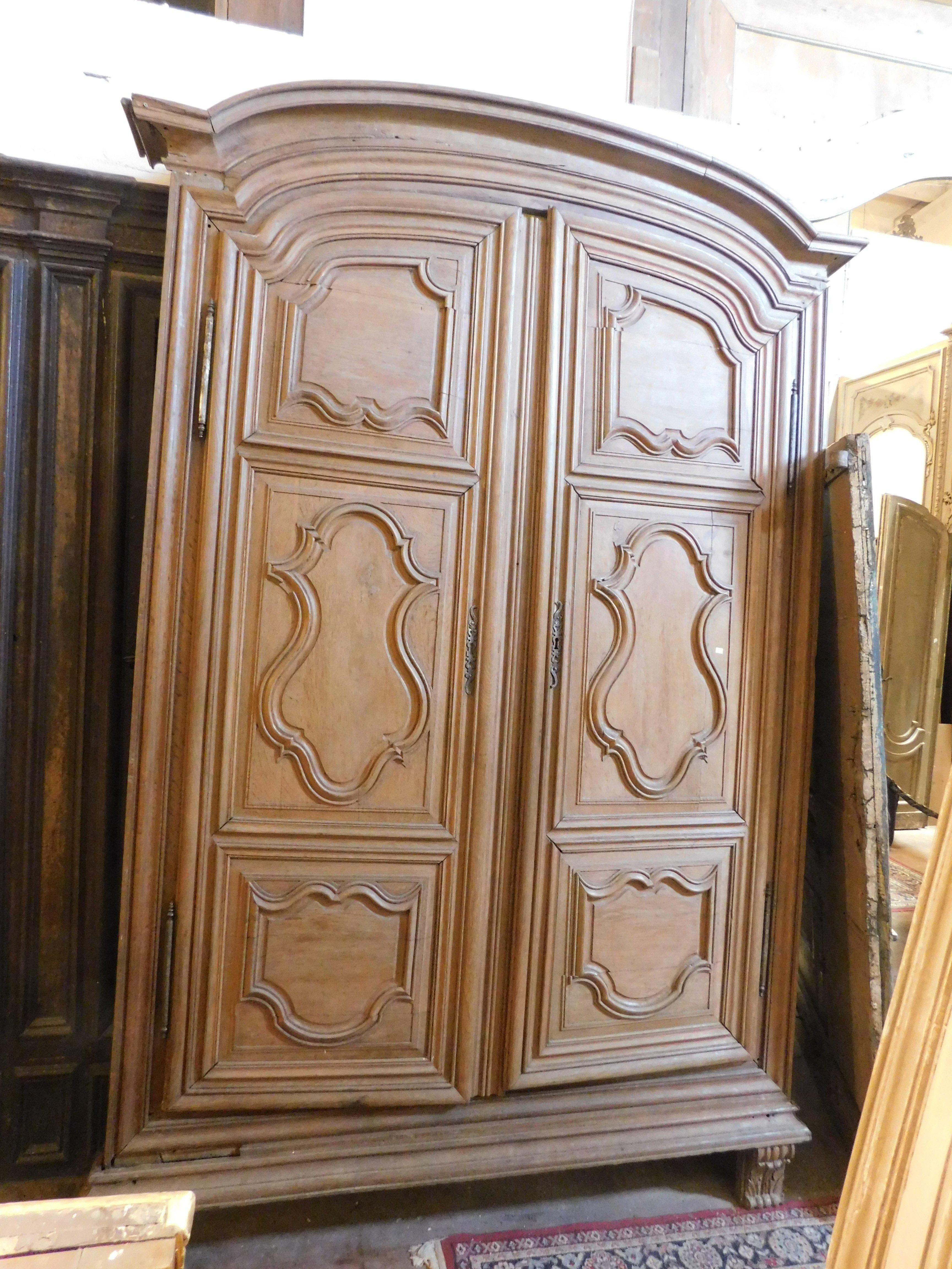 Placard, Armario de pared de madera de roble tallada con paneles ondulados, Francia Roble en venta