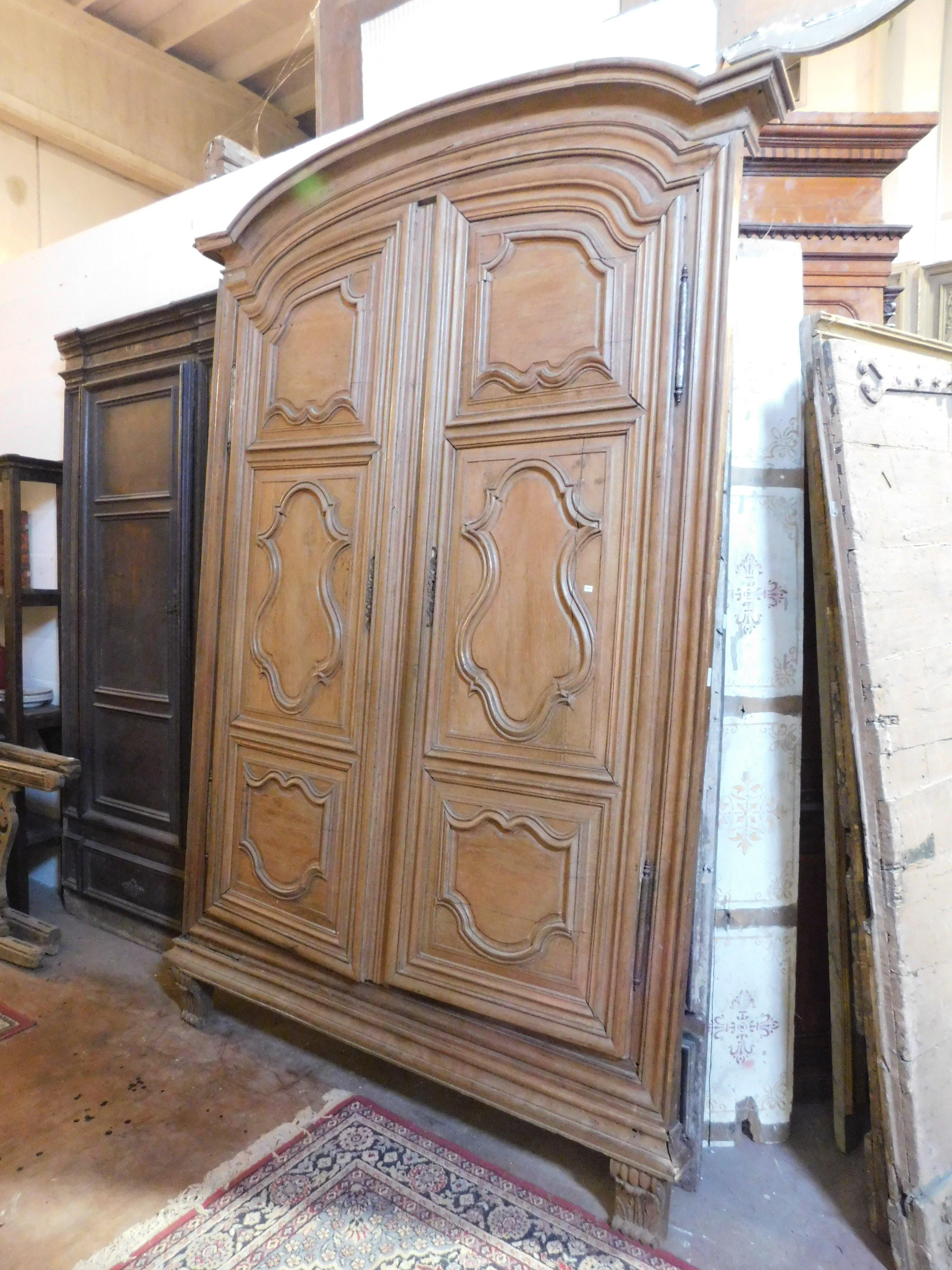 Placard, Armario de pared de madera de roble tallada con paneles ondulados, Francia en venta 1