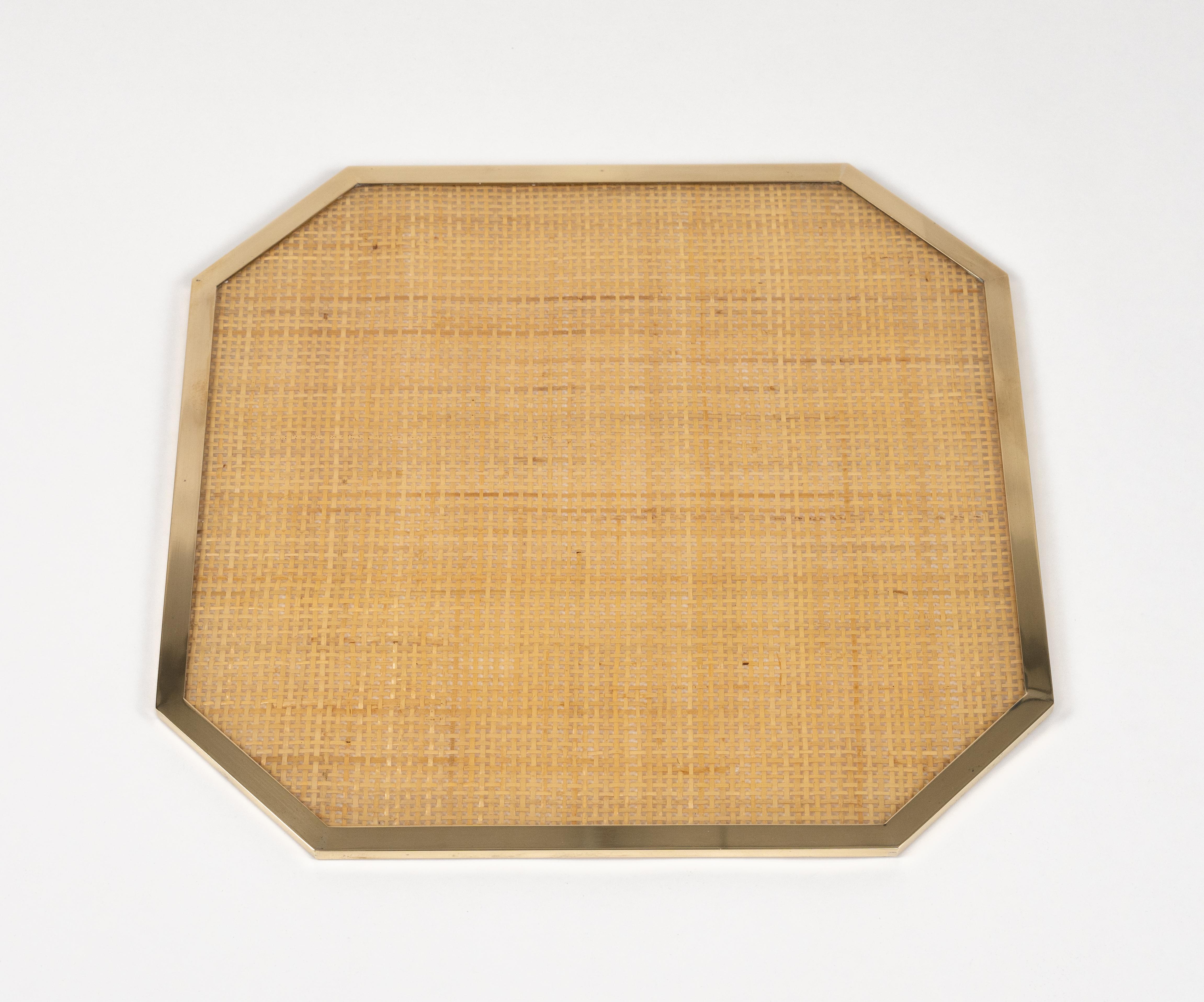 Placemat Serving Tray Lucite, Brass & Wicker Christian Dior Style, Italy 1970s For Sale 4
