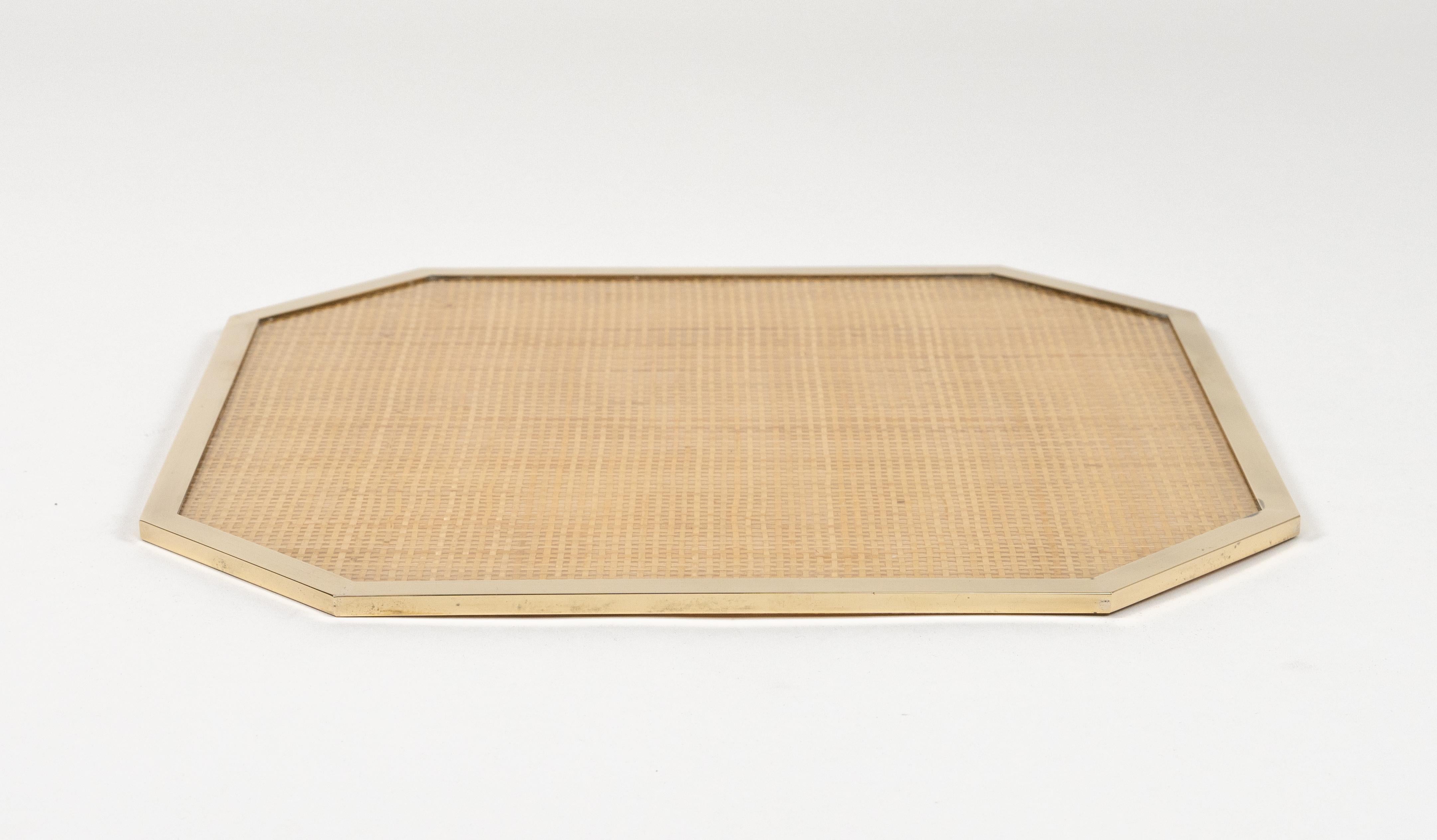 Placemat Serving Tray Lucite, Brass & Wicker Christian Dior Style, Italy 1970s For Sale 5