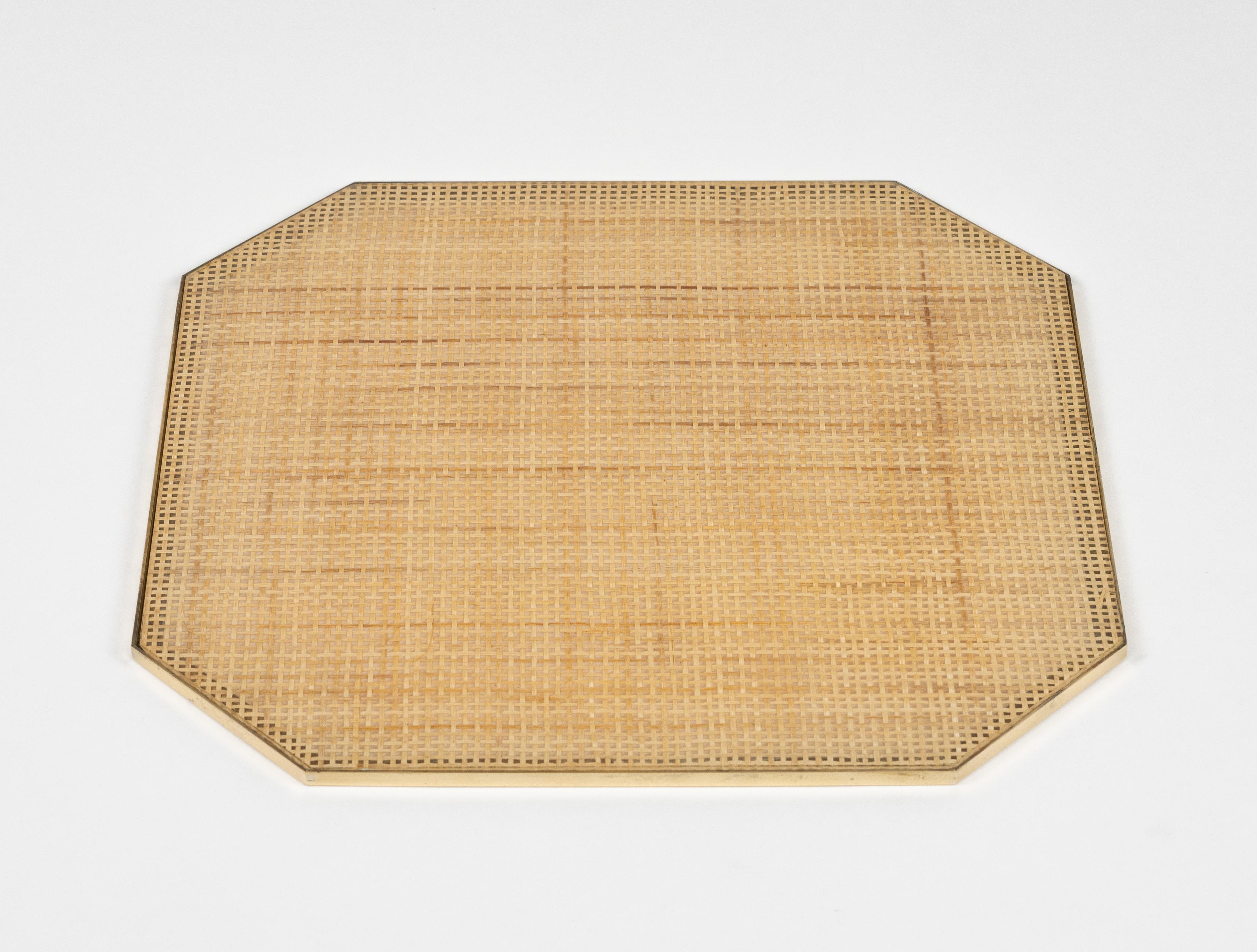 Placemat Serving Tray Lucite, Brass & Wicker Christian Dior Style, Italy 1970s For Sale 6