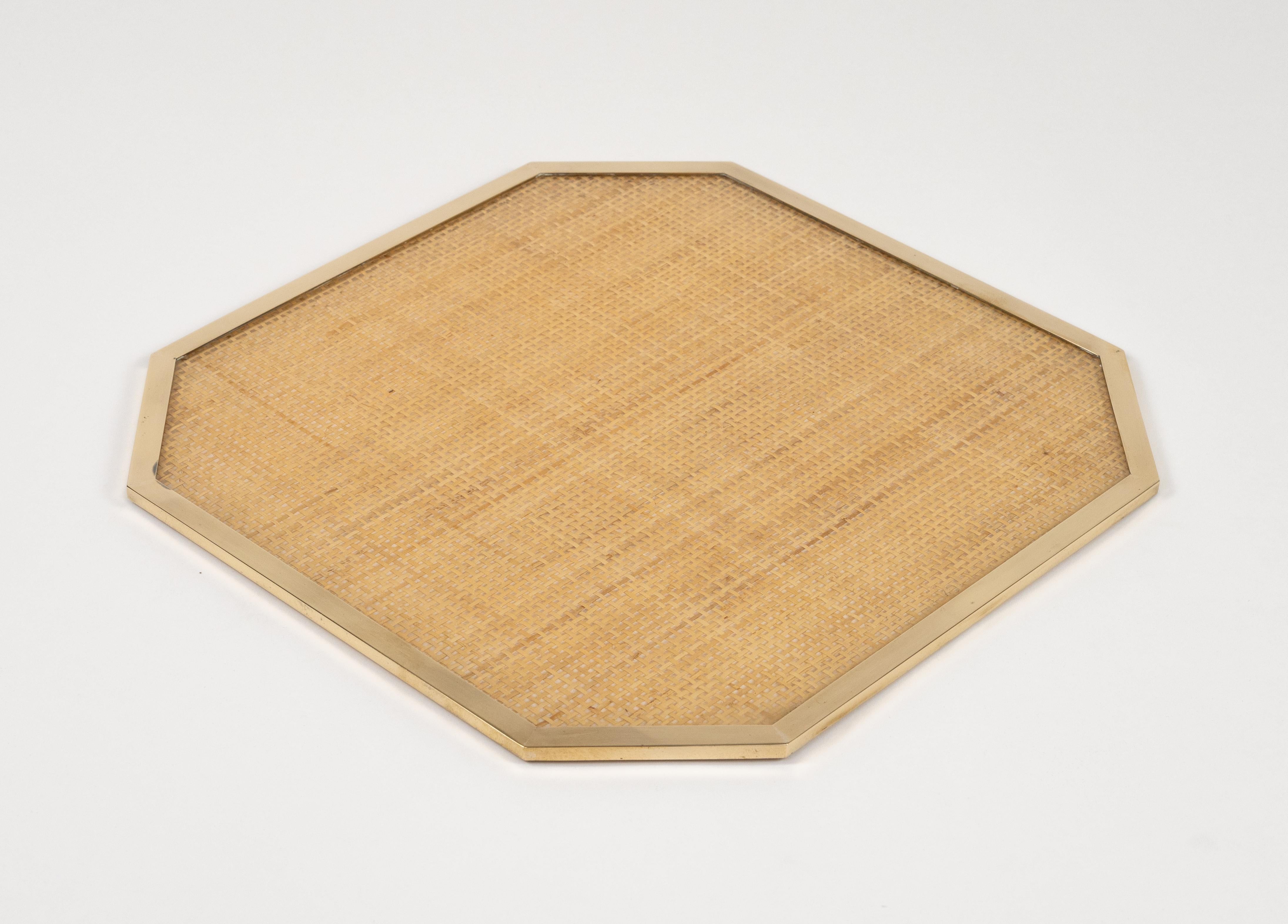Placemat Serving Tray Lucite, Brass & Wicker Christian Dior Style, Italy 1970s For Sale 2