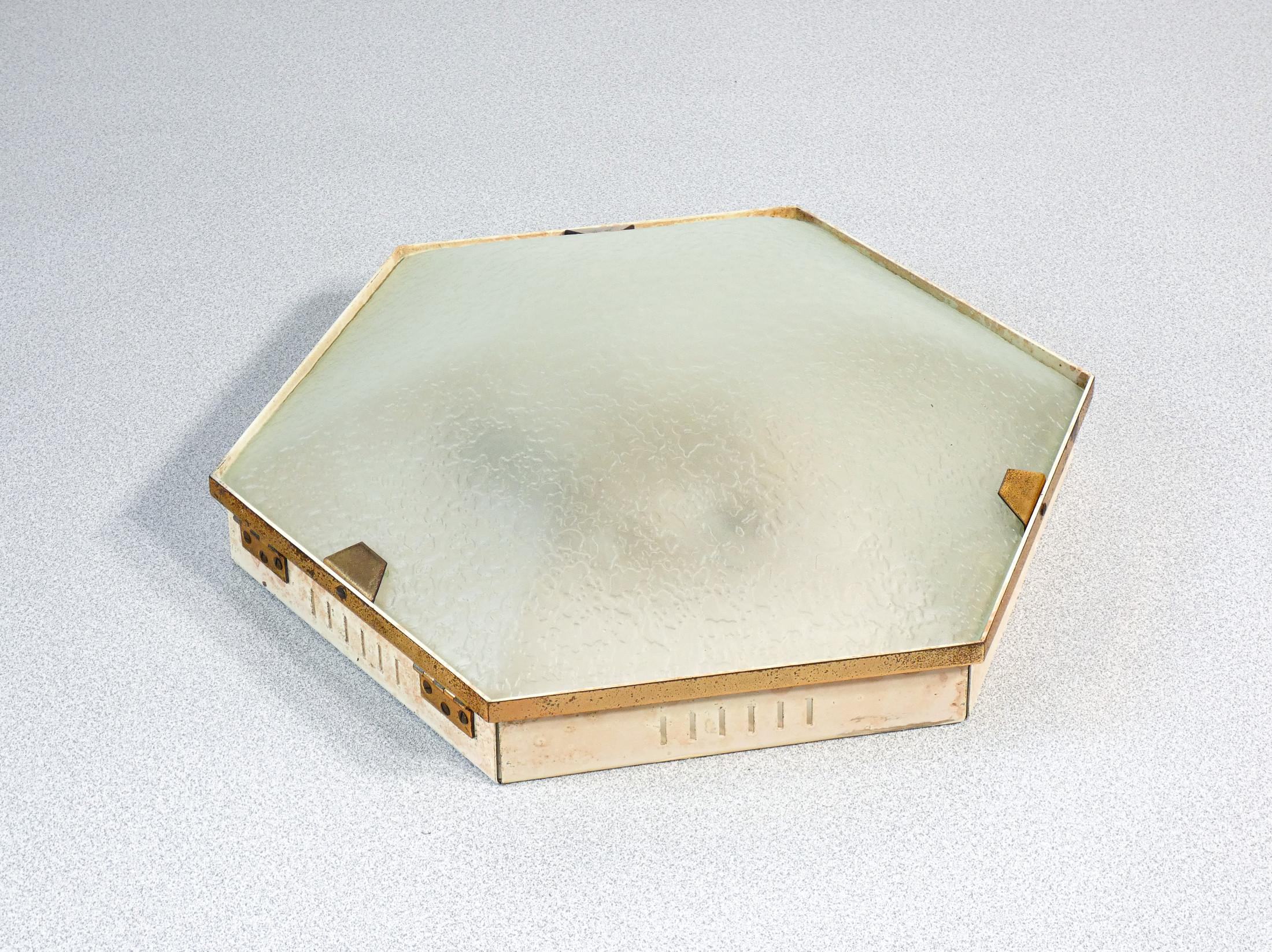 Métal Plafonnier design STILNOVO mod. 1183 en métal laqué, laiton et verre. 1950s en vente