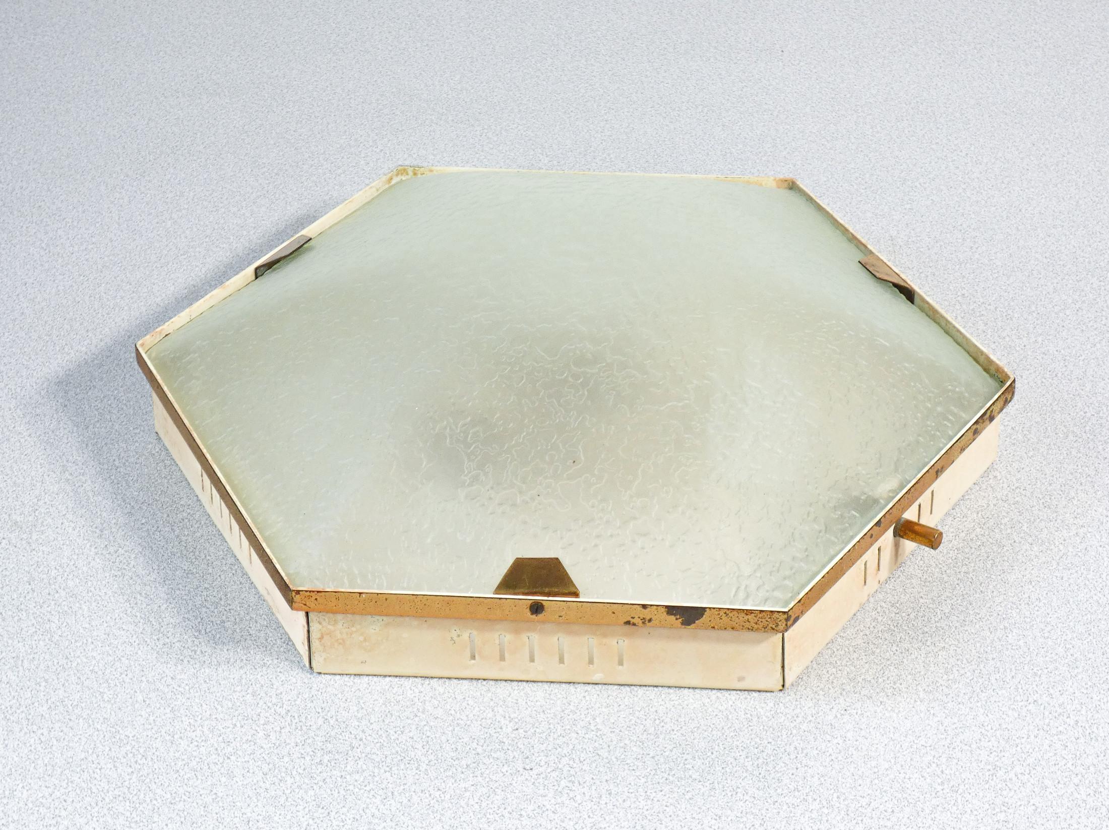 Plafonnier design STILNOVO mod. 1183 en métal laqué, laiton et verre. 1950s en vente 1