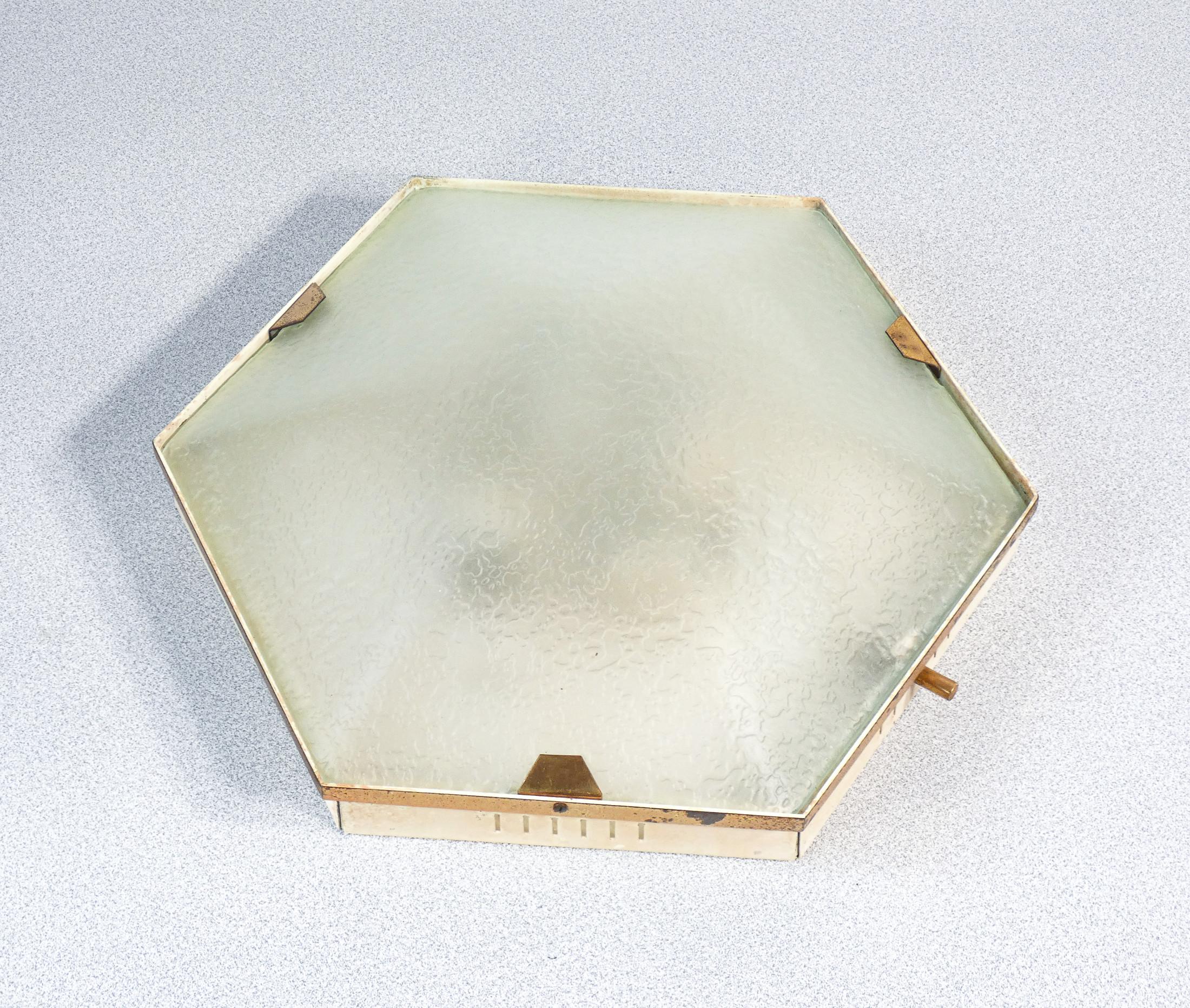 Plafonnier design STILNOVO mod. 1183 en métal laqué, laiton et verre. 1950s en vente 2