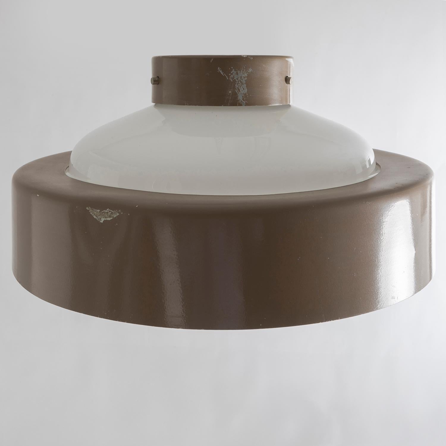 Ceiling light fixture model 3053 designed by Gino Sarfatti for Arteluce, original color with minor missing and peeling in an acceptable amount to be used without repainting the entire lamp. Glass diffuser in perfect condition, original electrical