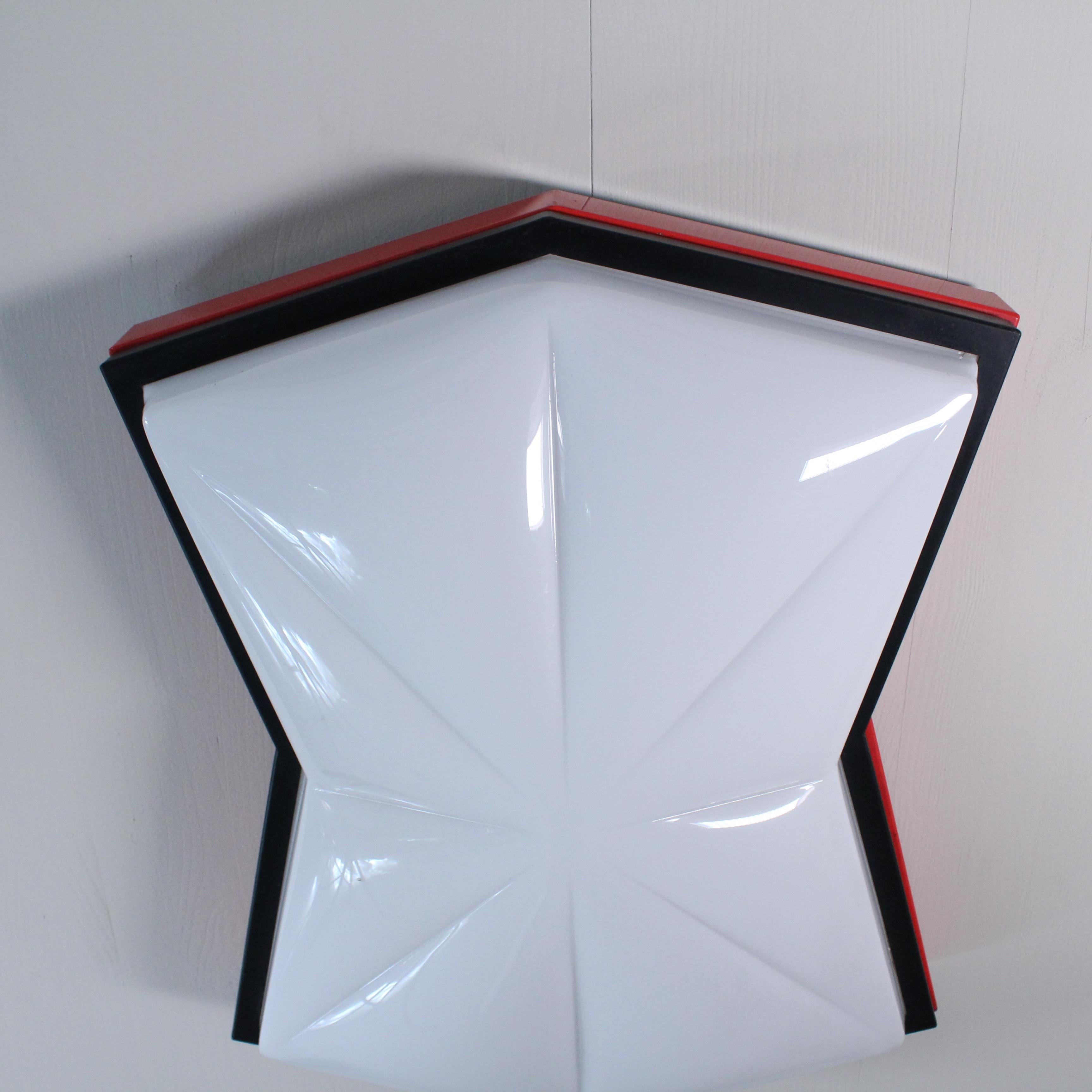 Red ceiling lamp in Space Age style, circa 1980 In Good Condition For Sale In Milano, Lombardia