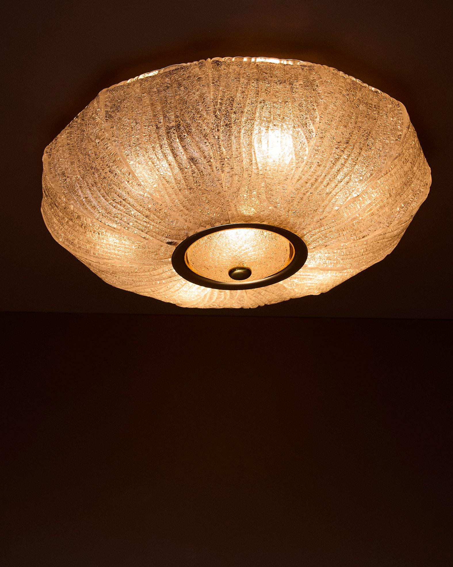 Plafoniera Royal in vetro di Murano e ottone, Barovier & Toso, Italia, 1970 ca. en Bueno estado para la venta en Milano, Lombardia