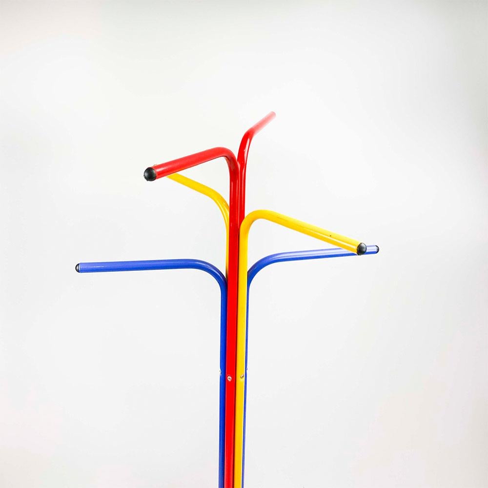 Plagg Ikea coat rack designed by Tord Björklund, 1989.

Red, yellow and blue lacquered metal tubes. Plastic finials at the end of the tube

Measurements: 120 cm. height 52 cm. width.
 