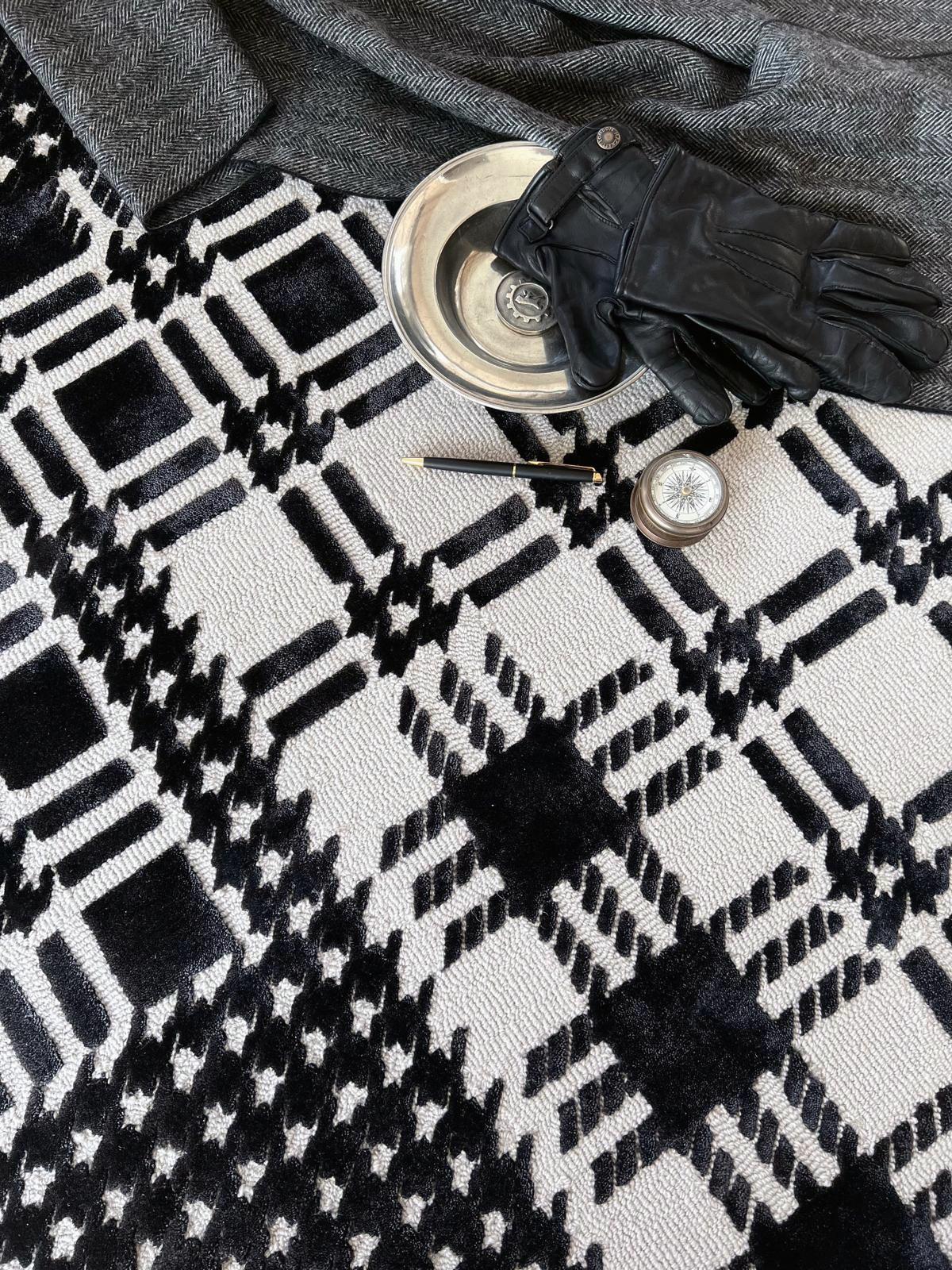 Tappeto a quadri in bianco e nero di Studio A in vendita 2